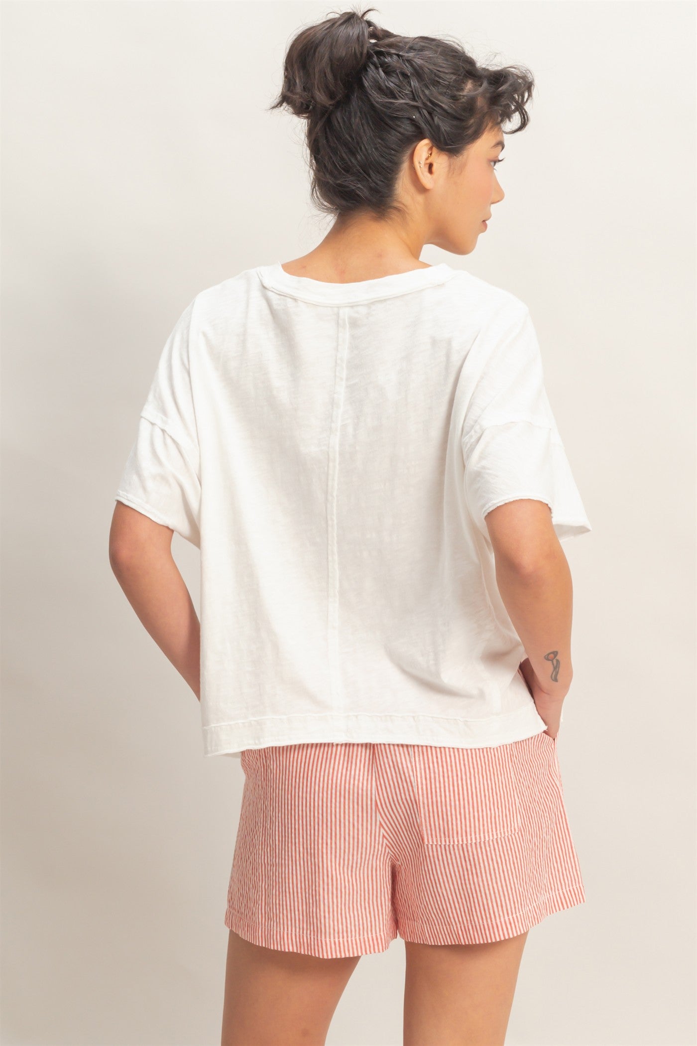 Wholesale Oversized V-Neck Short Sleeve Top Clothing Tops DZ26A032 WHITE DOUBLE ZERO