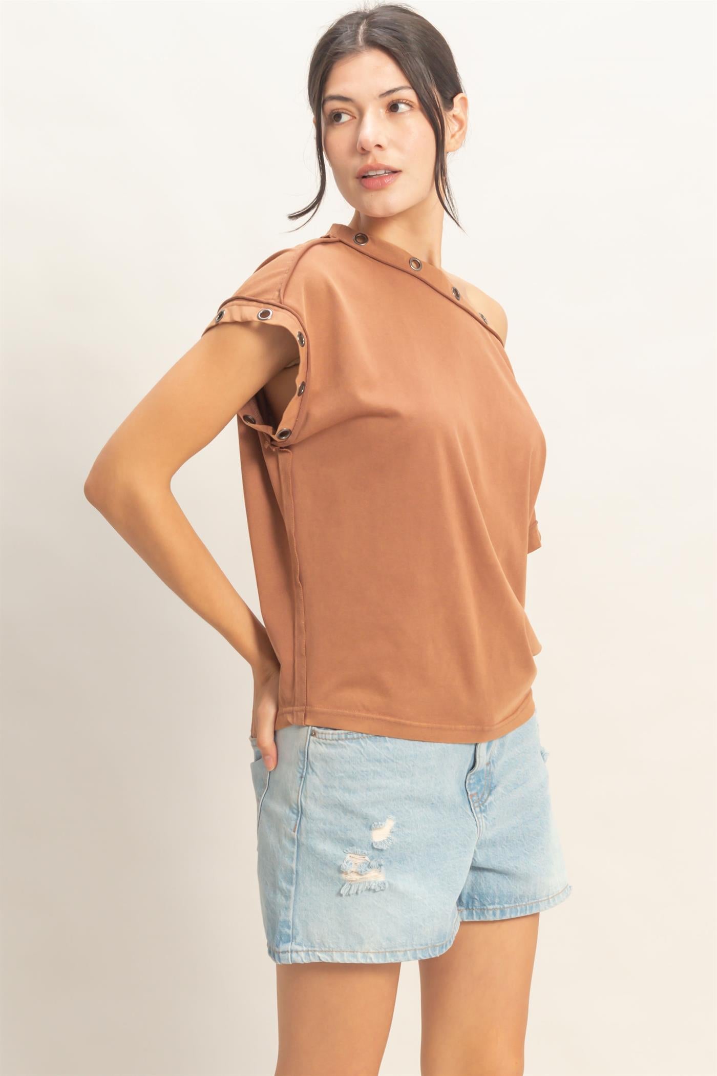 Wholesale Off Shoulder Top With Eyelets T-Shirts HF26E794 SIENNA HYFVE