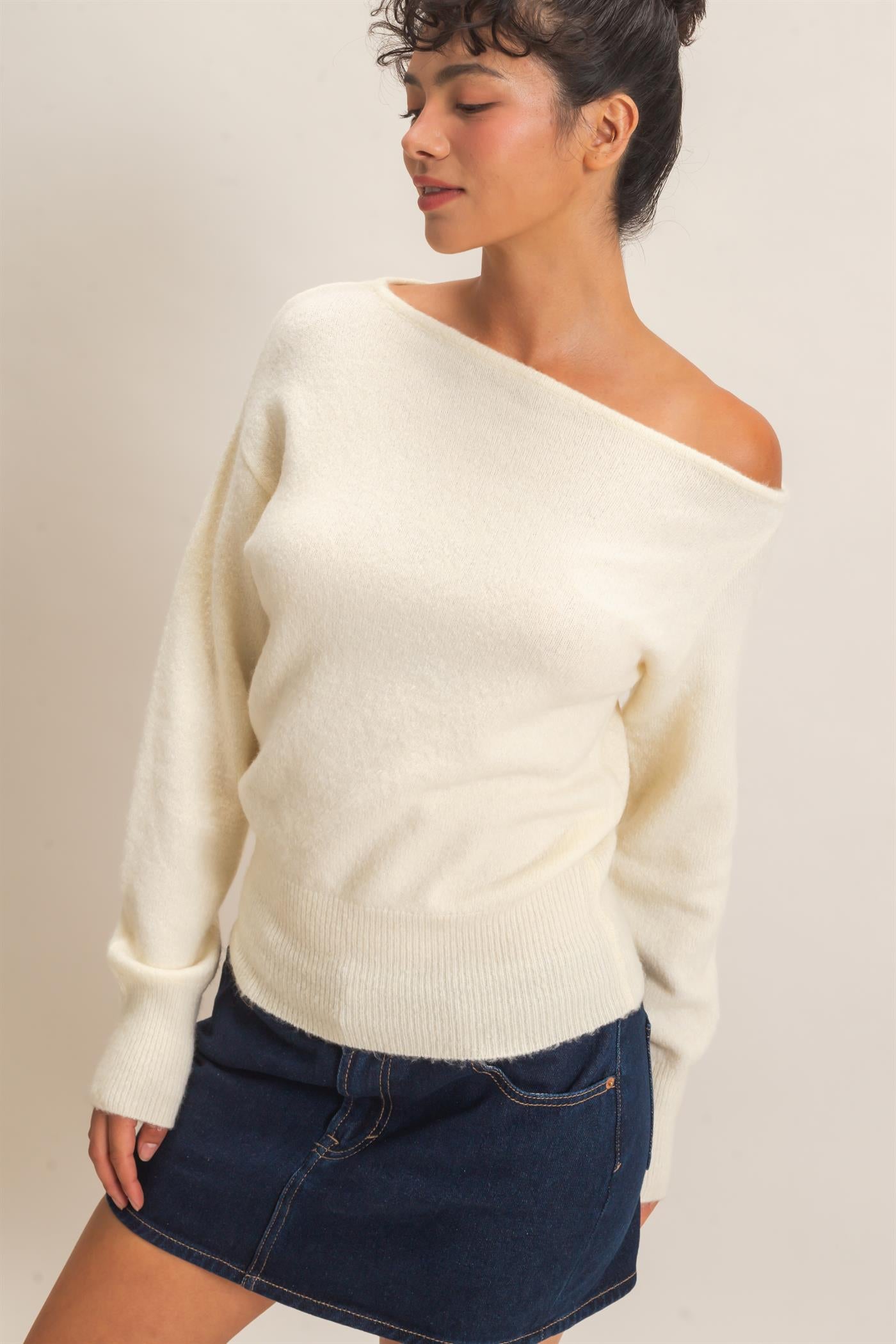 Wholesale Off The Shoulder Sweater Top Sweaters DZ26F290 CREAM DOUBLE ZERO