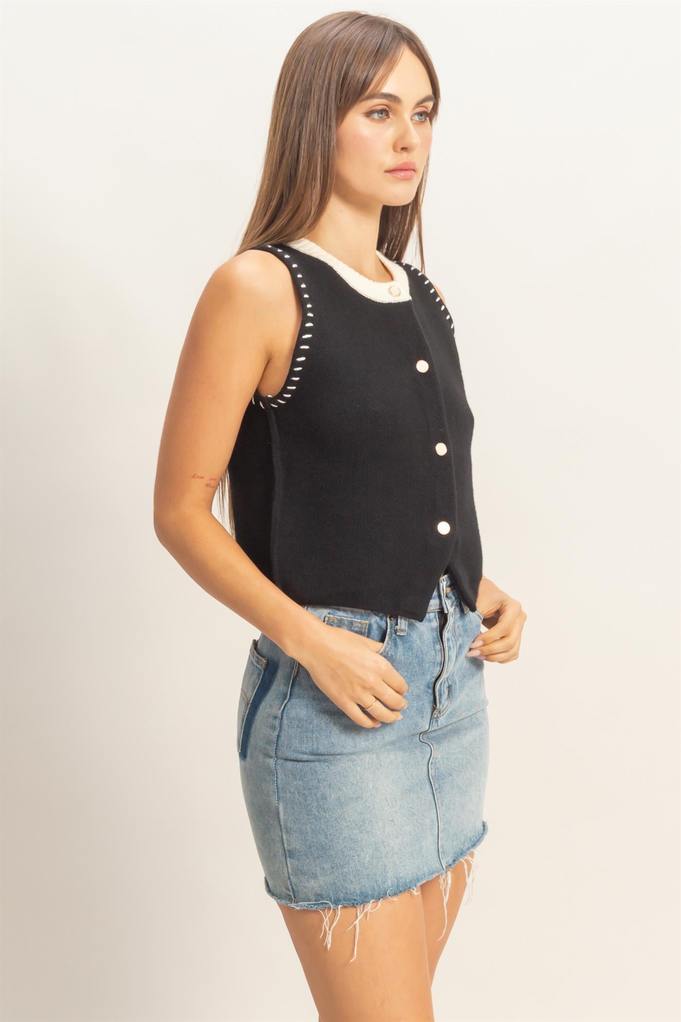 Wholesale Sleeveless Button-Up Cardigan Vest Sweaters HF26A357 BLACK HYFVE