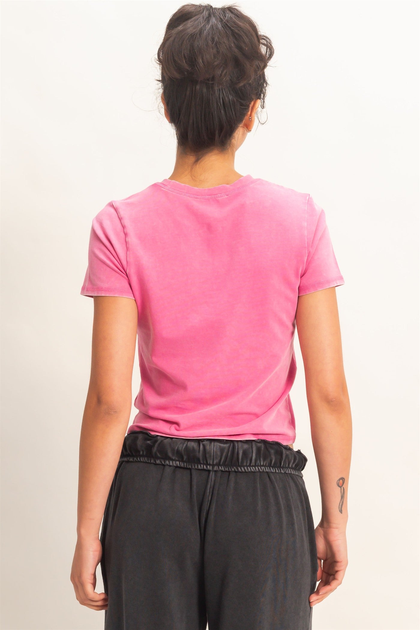 Wholesale Mineral Washed Short Sleeve Crew Neck Top T-Shirts DZ26A743 FUCHSIA DOUBLE ZERO