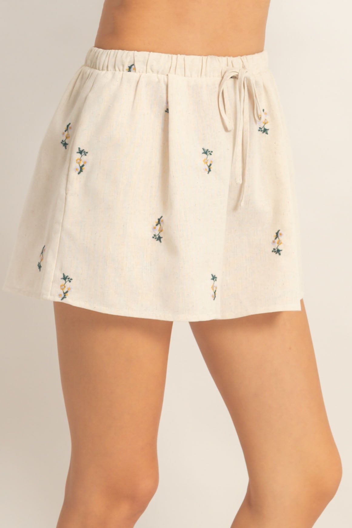 Wholesale Embroidered Drawstring Shorts Shorts HF26A862 OATMEAL/GREEN COMBO HYFVE