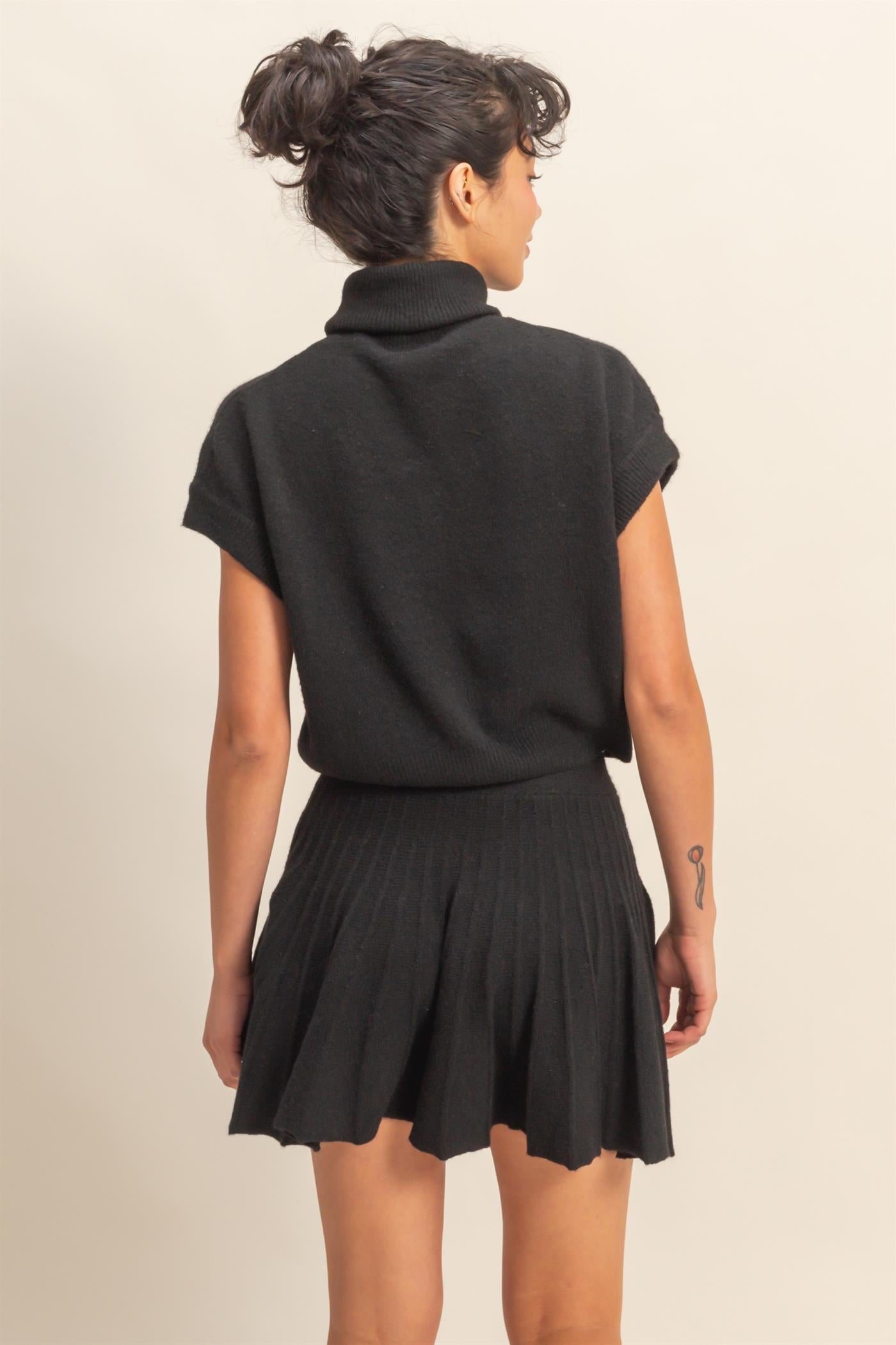 Wholesale Turtleneck Crop Top And Pleated Skirt Set Clothing DZ26C981-SET BLACK DOUBLE ZERO