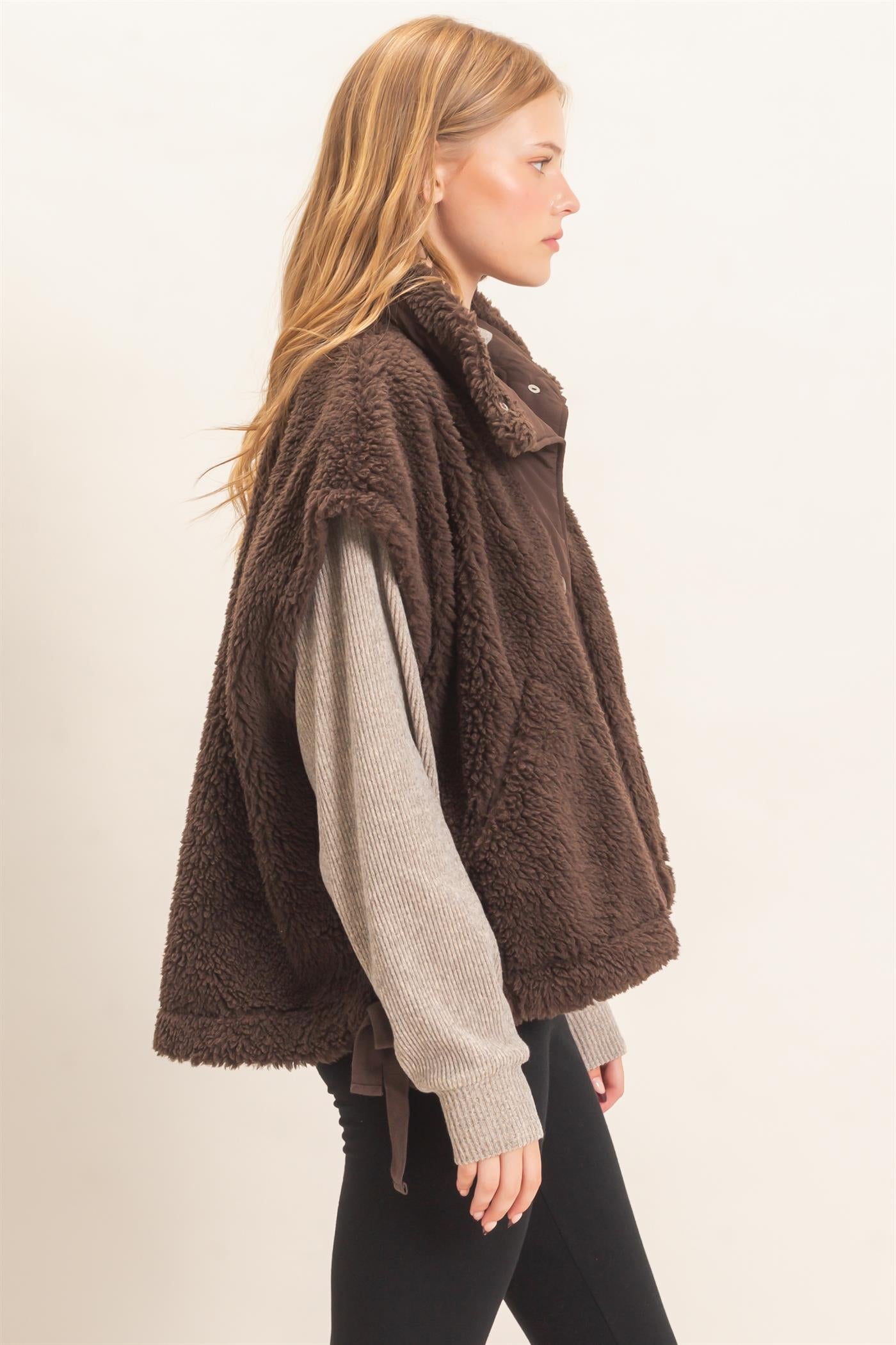 Wholesale Sherpa Vest With Snap Closure Outerwear HF26F131-D BROWN HYFVE