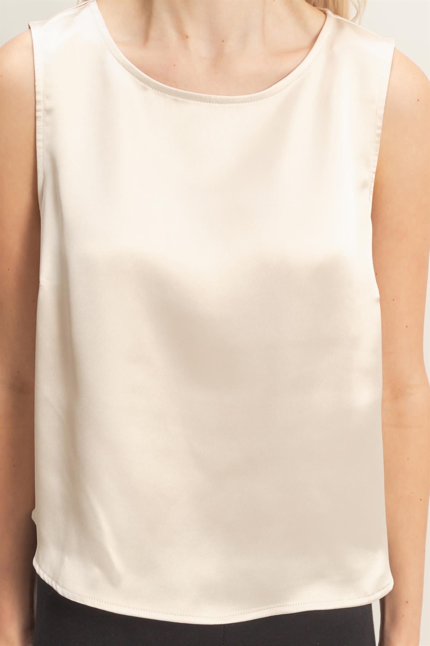 Wholesale Satin Sleeveless Round Neck Top With Back Keyhole Clothing Tops DZ26C084 ALPACA DOUBLE ZERO