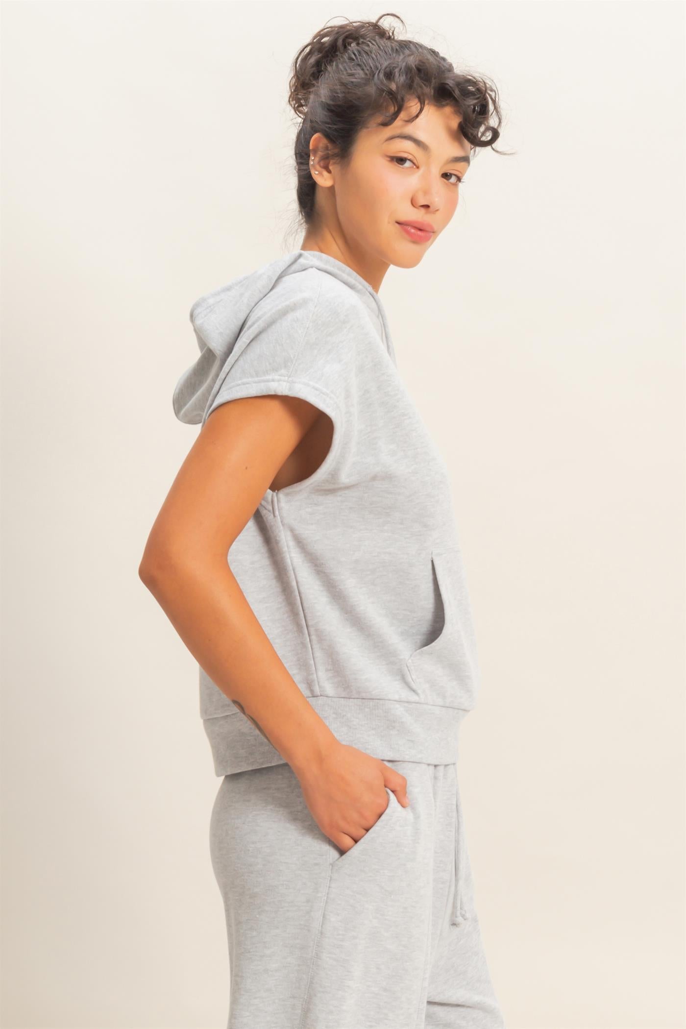 Wholesale Acid Washed Sleeveless Hooded Kangaroo Pocket Top Hoodies DZ26A411 HEATHER GRAY DOUBLE ZERO