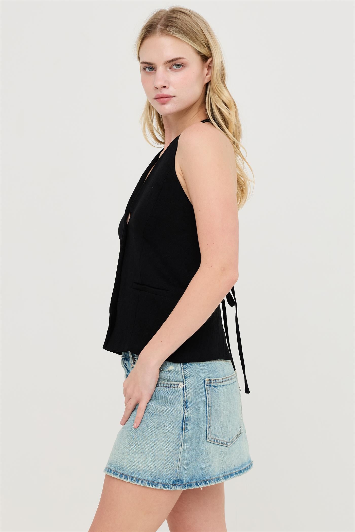 Wholesale Button Front Halter Top Clothing Tops HF26C130 BLACK HYFVE