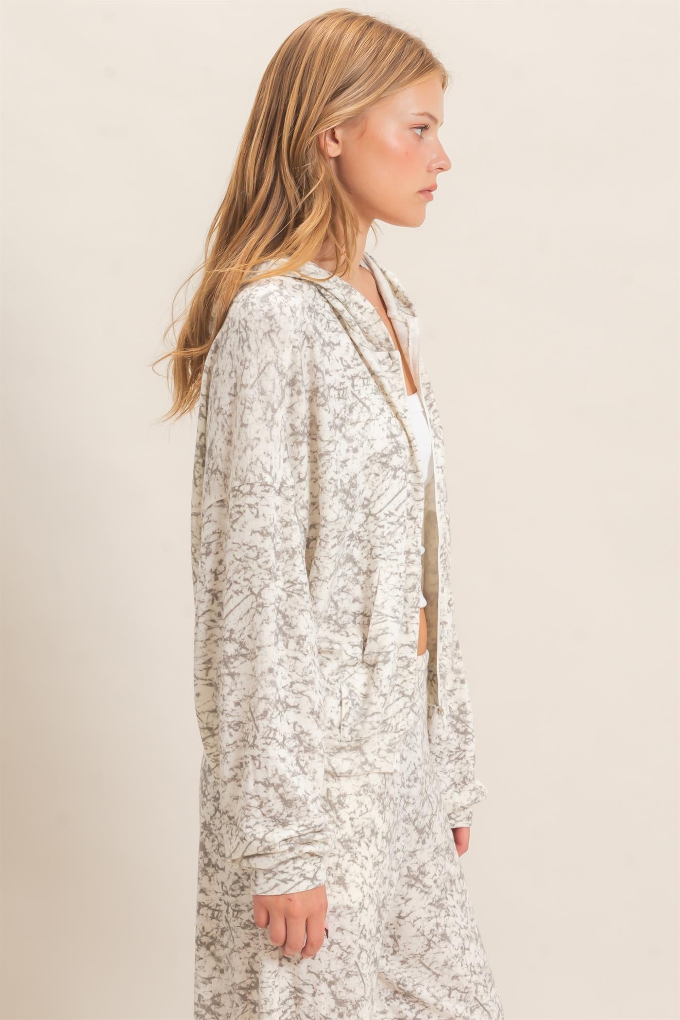 Wholesale Abstract Print Zip-Up Hoodie Hoodies HF26E735 CREAM HYFVE