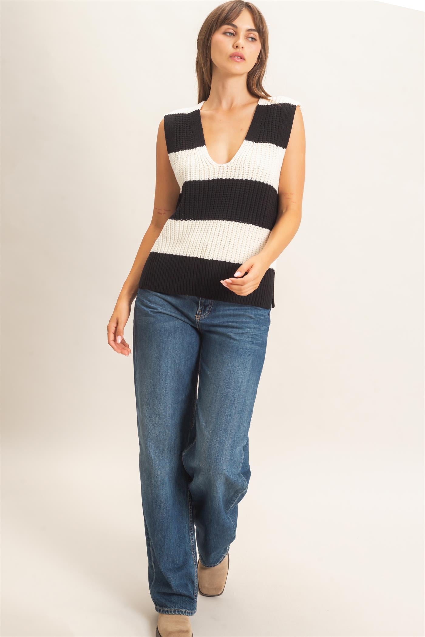 Wholesale V-Neck Striped Sweater Vest Sweaters HF26E482-D BLACK HYFVE