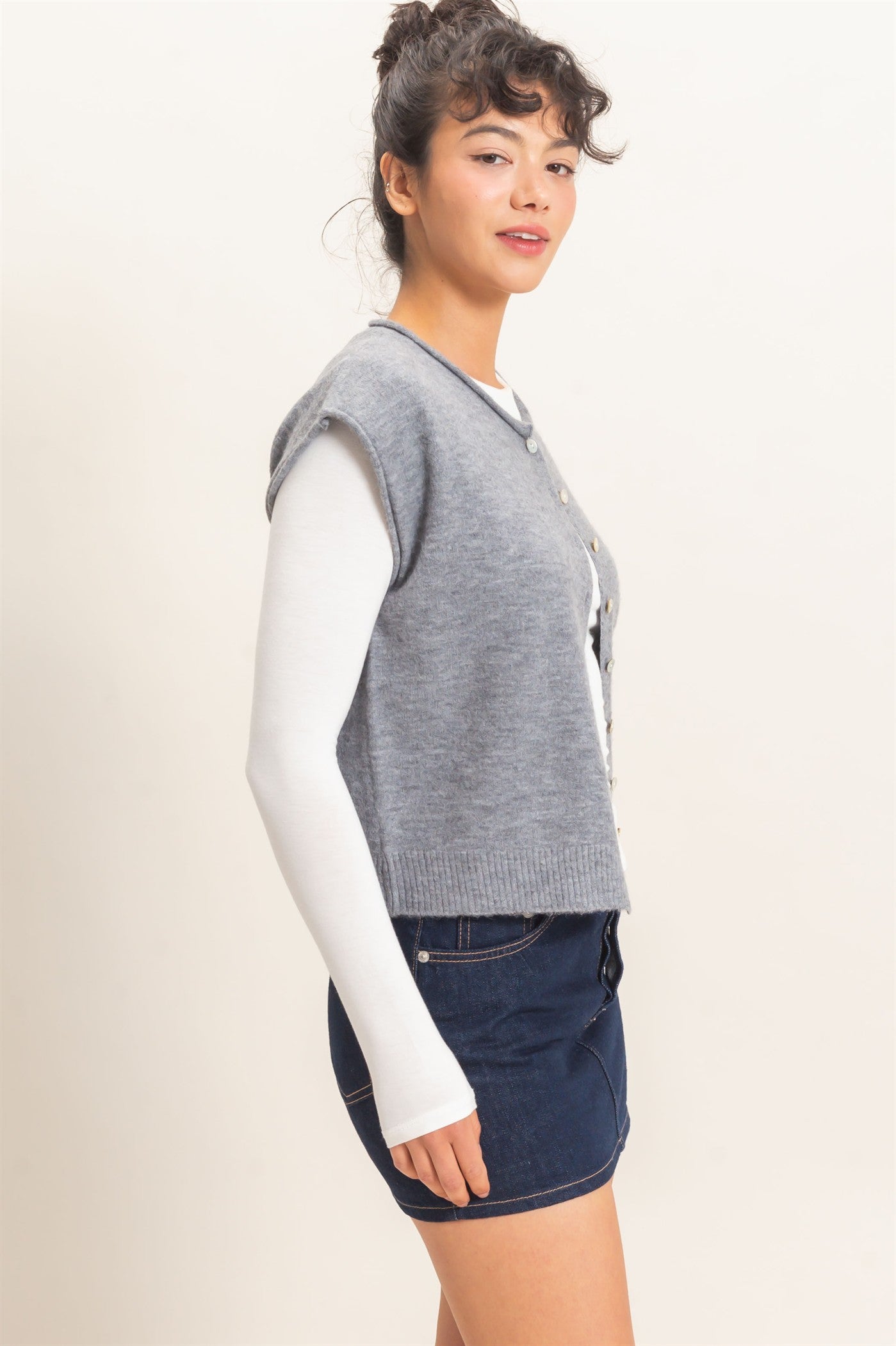 Wholesale Rolled Edge Button Front Sweater Vest Sweaters DZ26E239 HEATHER GRAY DOUBLE ZERO