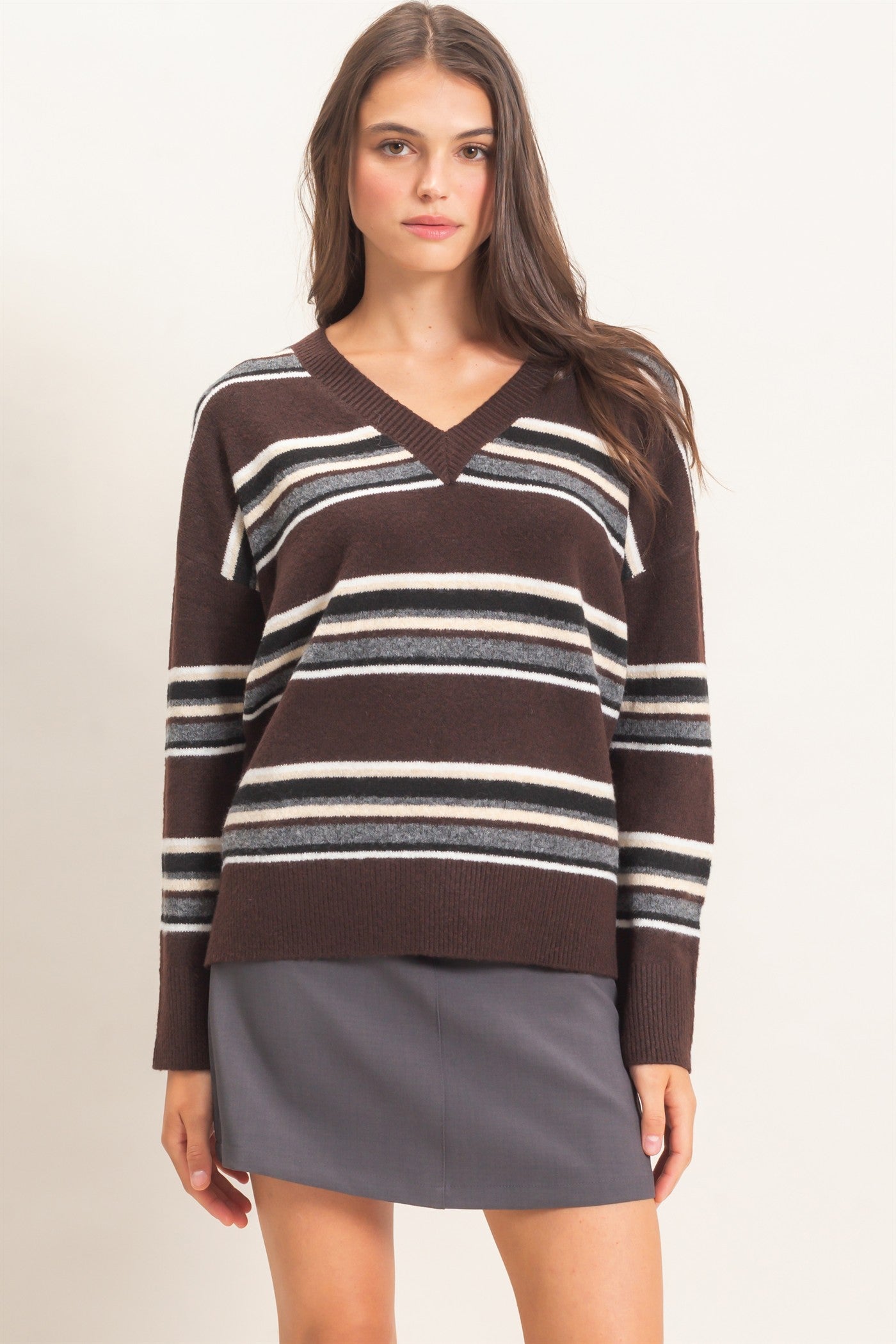 Wholesale V-Neck Striped Sweater Sweaters HF26E476 DARK BROWN HYFVE