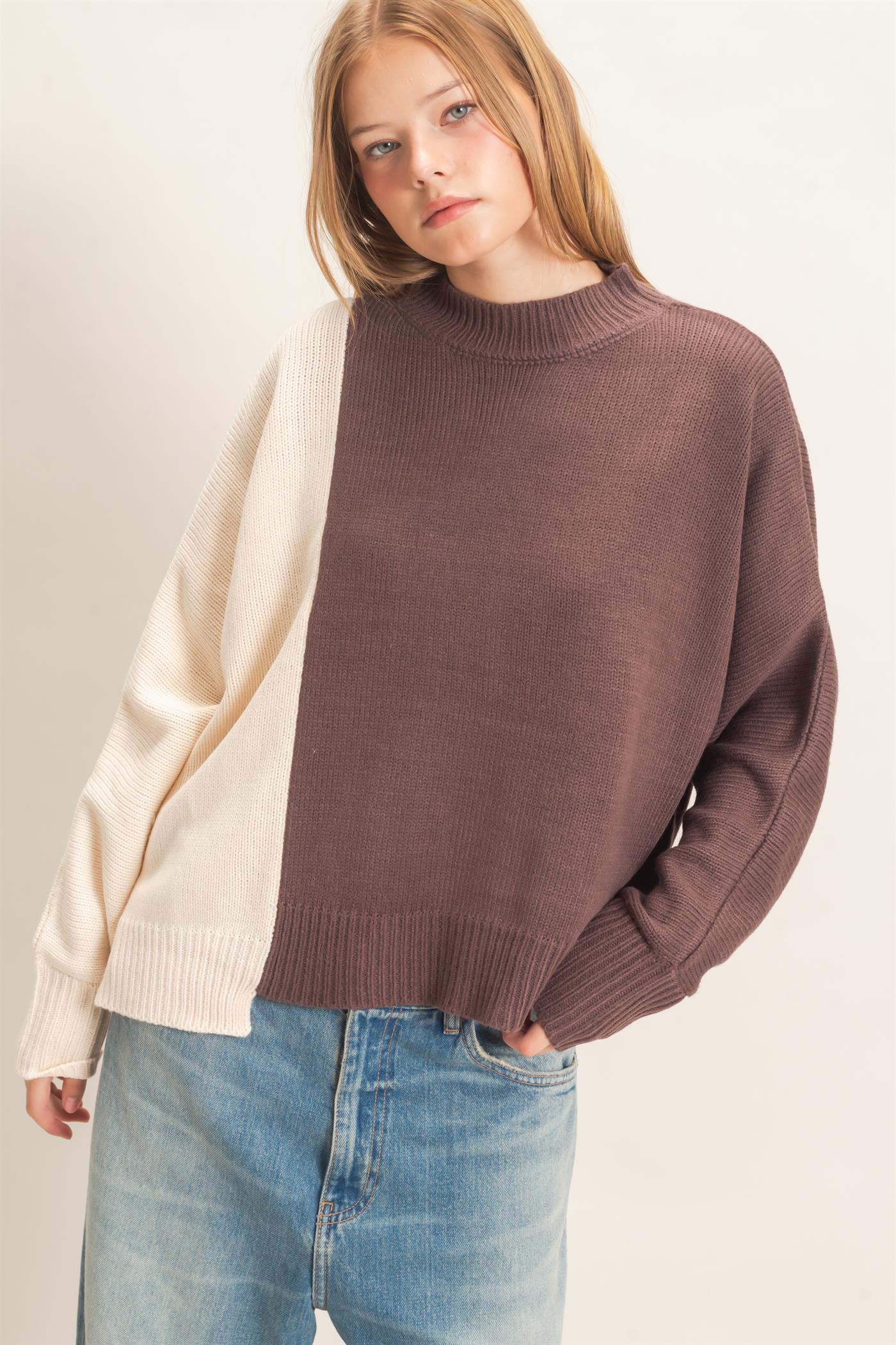 Wholesale Two-Tone Knit Sweater Sweaters HF26F184 BROWN HYFVE