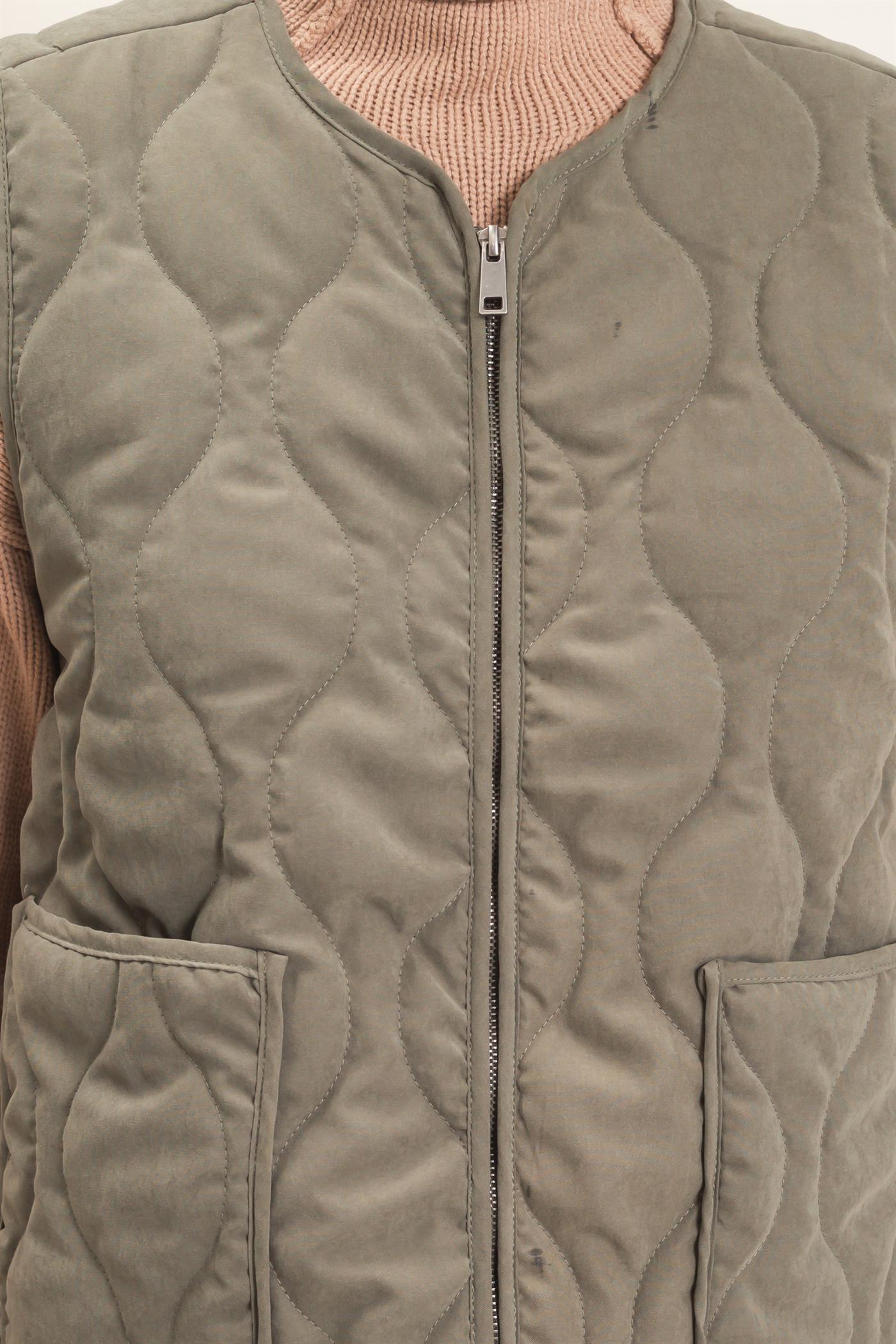 Wholesale Quilted Vest With Pockets Vests DZ26F336 OLIVE DOUBLE ZERO