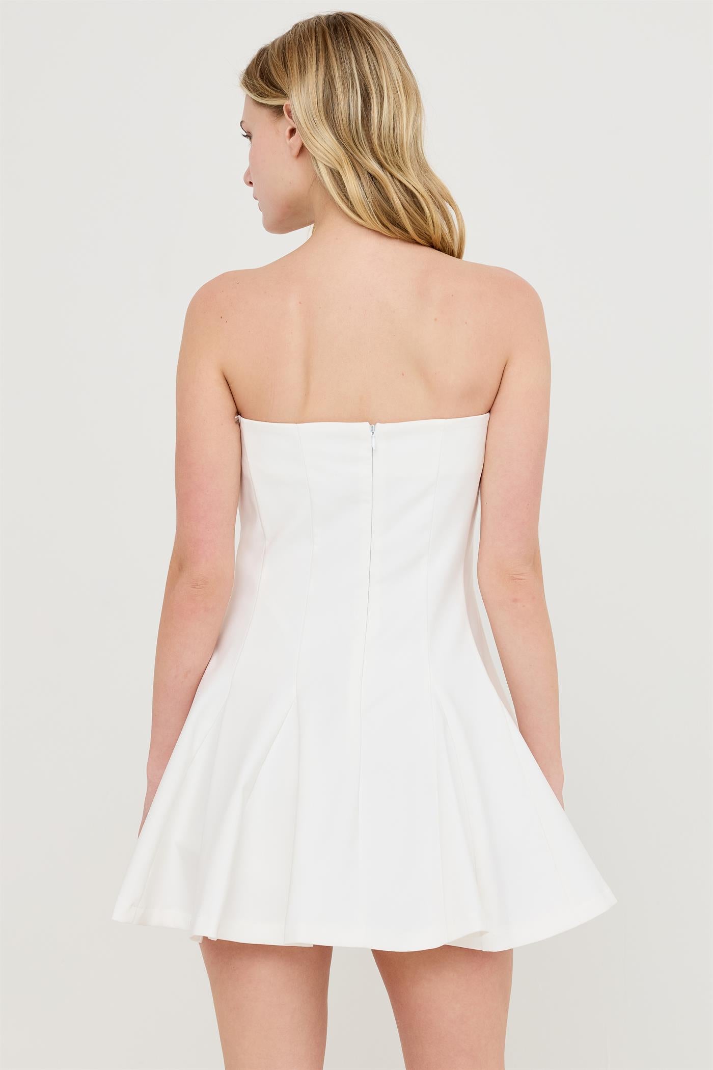 Wholesale Strapless Tube Dress With Godet Dresses HF26A294 WHITE HYFVE