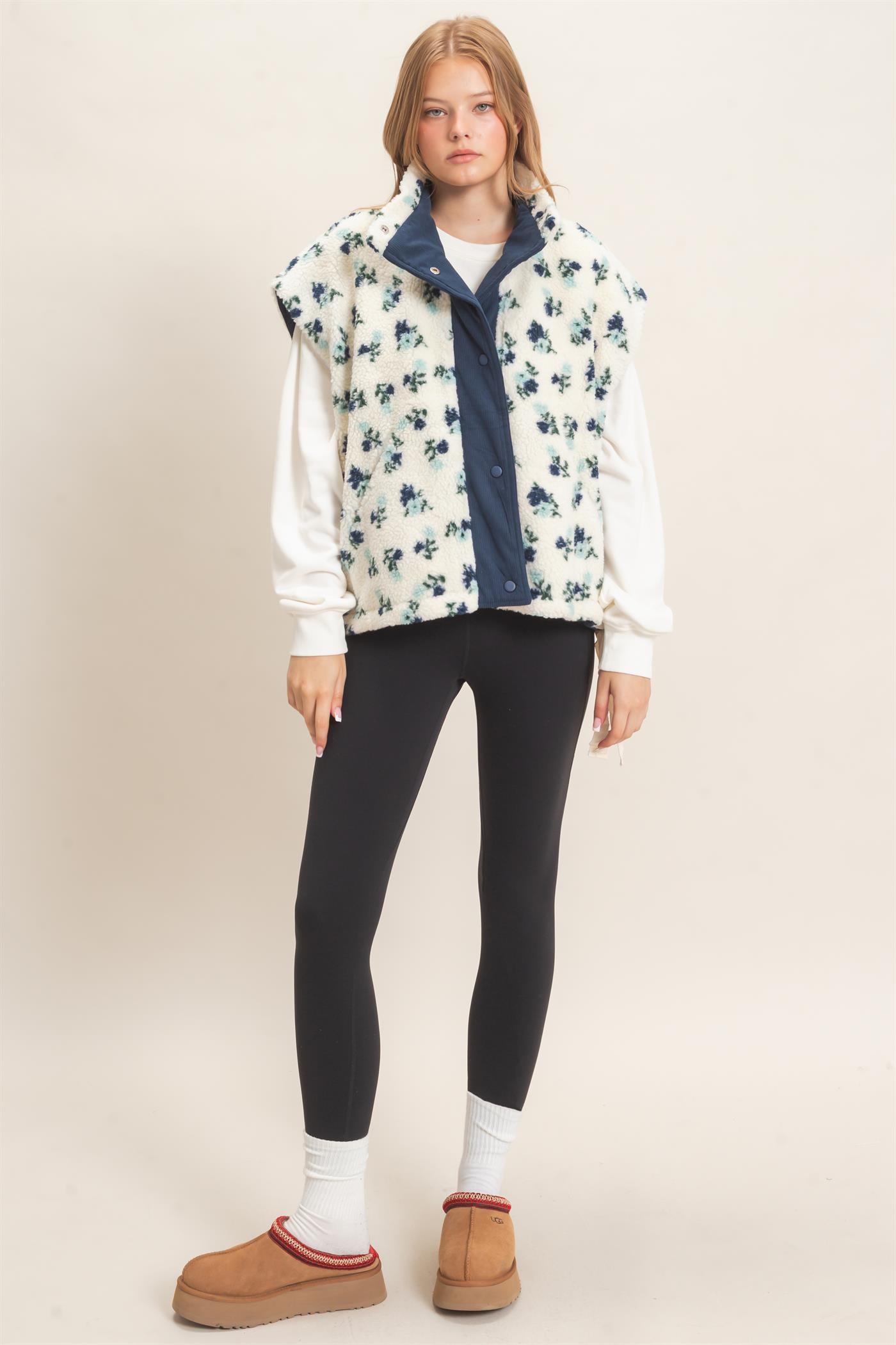 Wholesale Floral Sherpa Vest With Corduroy Vests HF26F073 BLUE HYFVE