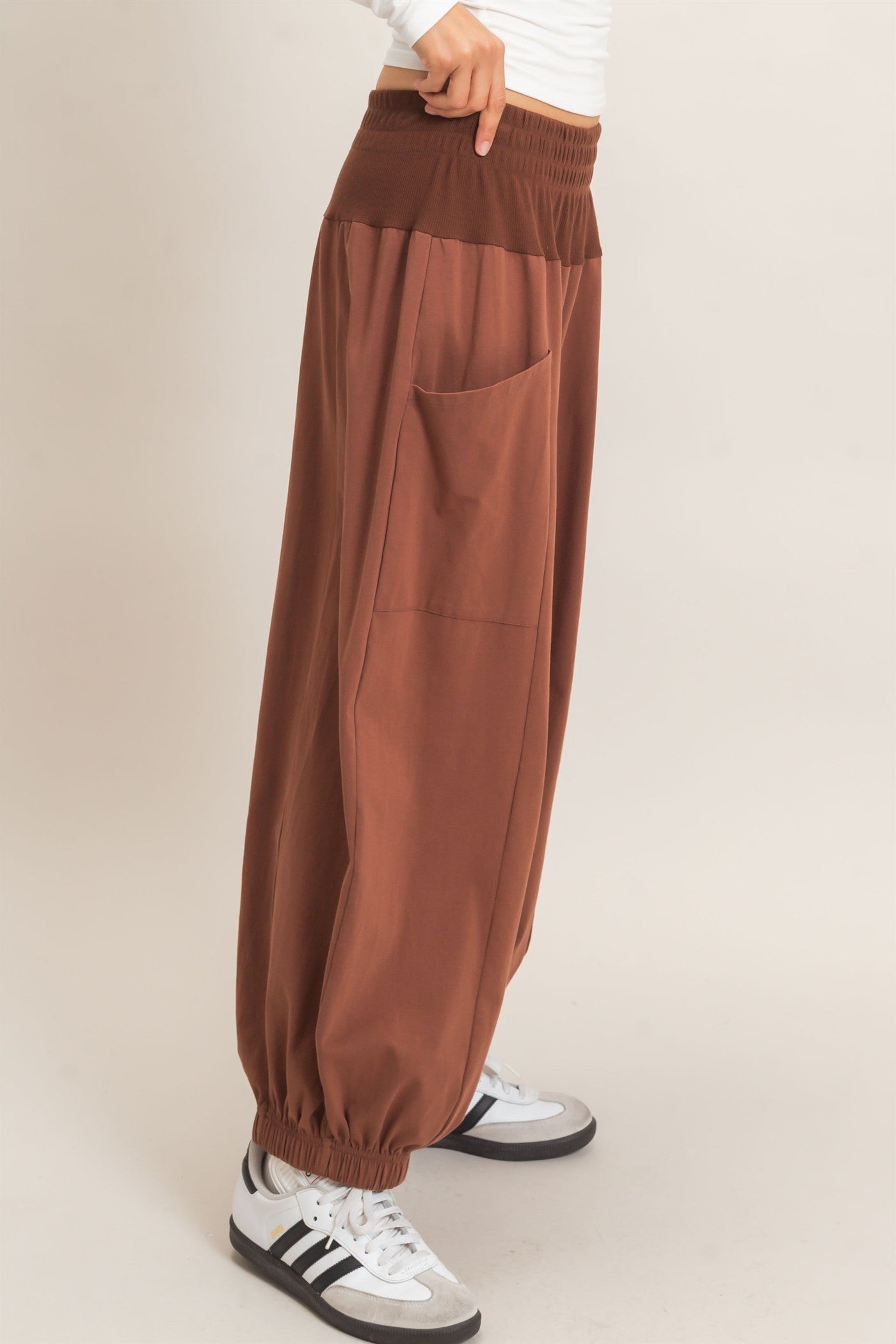 Wholesale Elastic Waistband Jogger Pants Joggers HF26F295 CHOCOLATE HYFVE