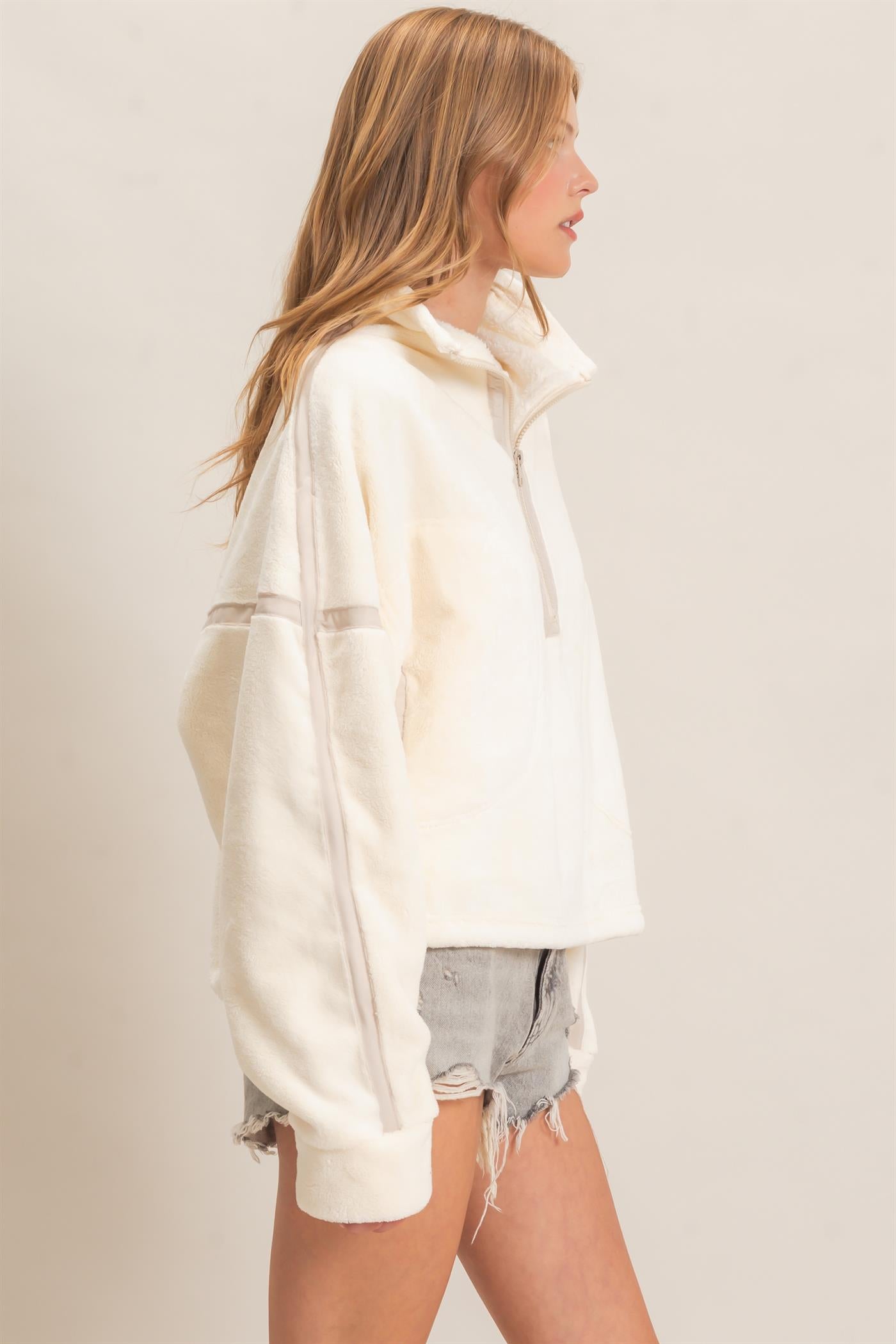 Wholesale Contrast Trim Half-Zip Fleece Pullover Outerwear HF26F206-D IVORY HYFVE