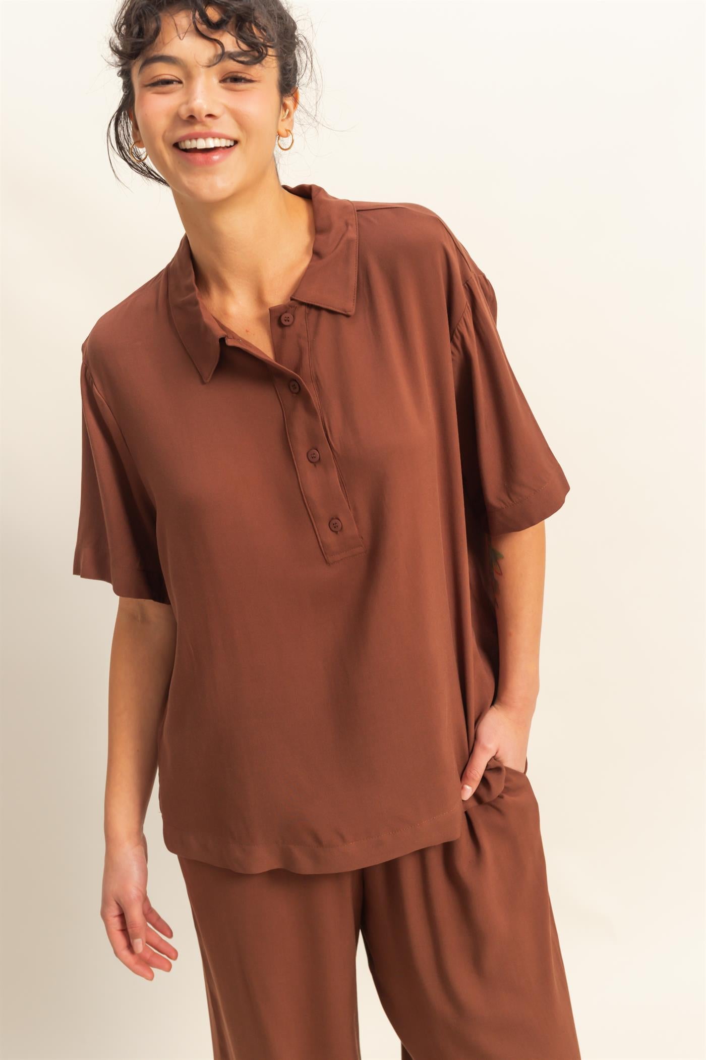 Wholesale Woven Half Button-Up Relaxed Top Clothing Tops DZ25C814 CHESTNUT DOUBLE ZERO