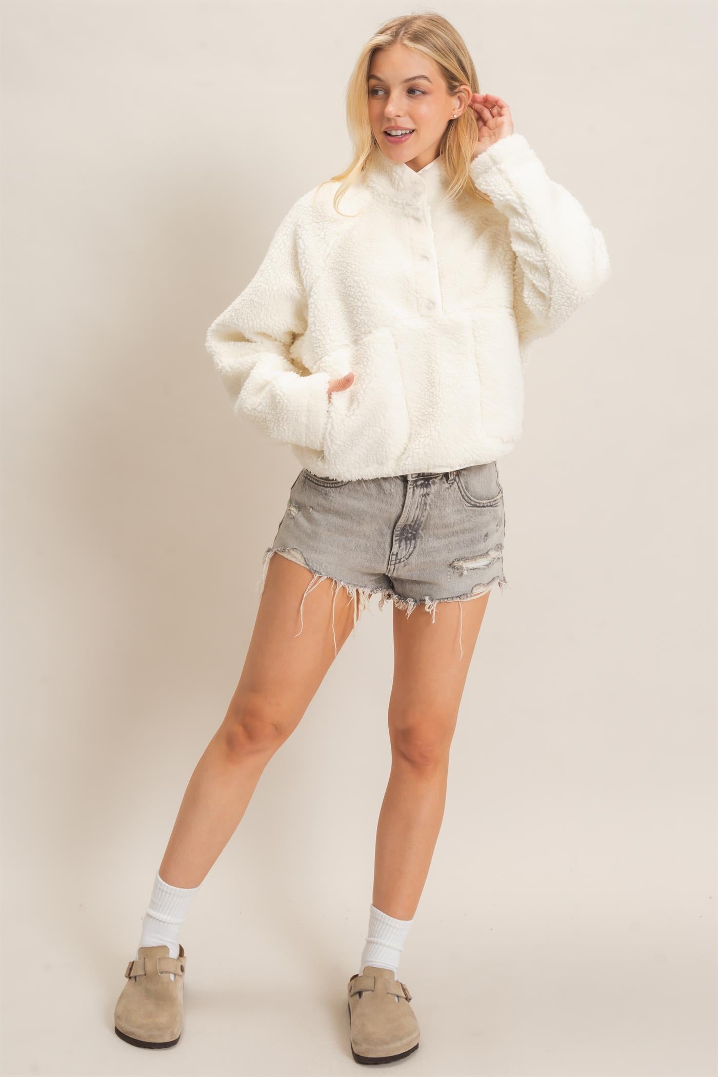 Wholesale Half-Zip Sherpa Jacket Sweatshirts HF26F130-D WHITE HYFVE