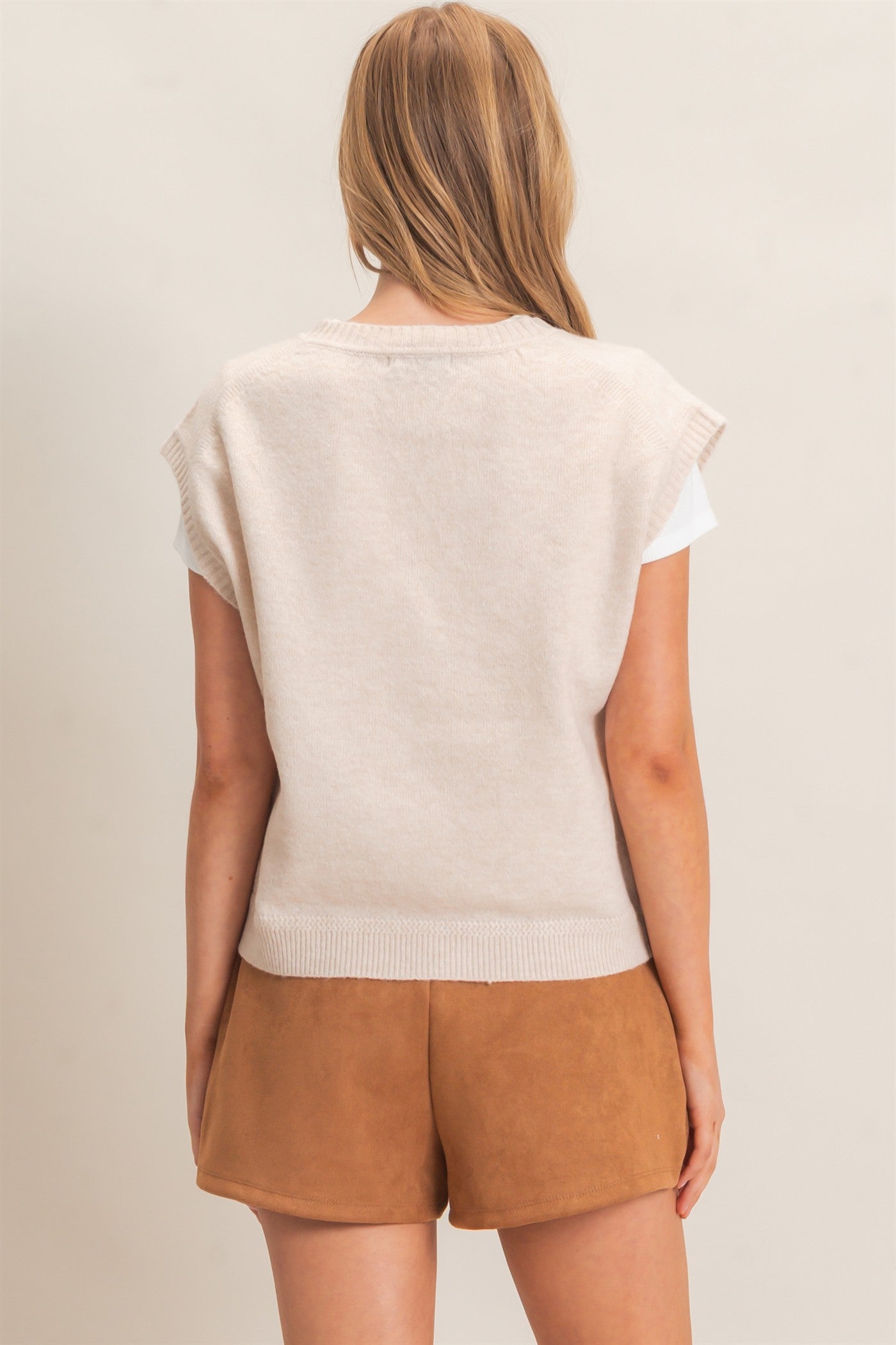 Wholesale V-Neck Buttoned Sweater Vest Sweaters HF26E349 OATMEAL HYFVE