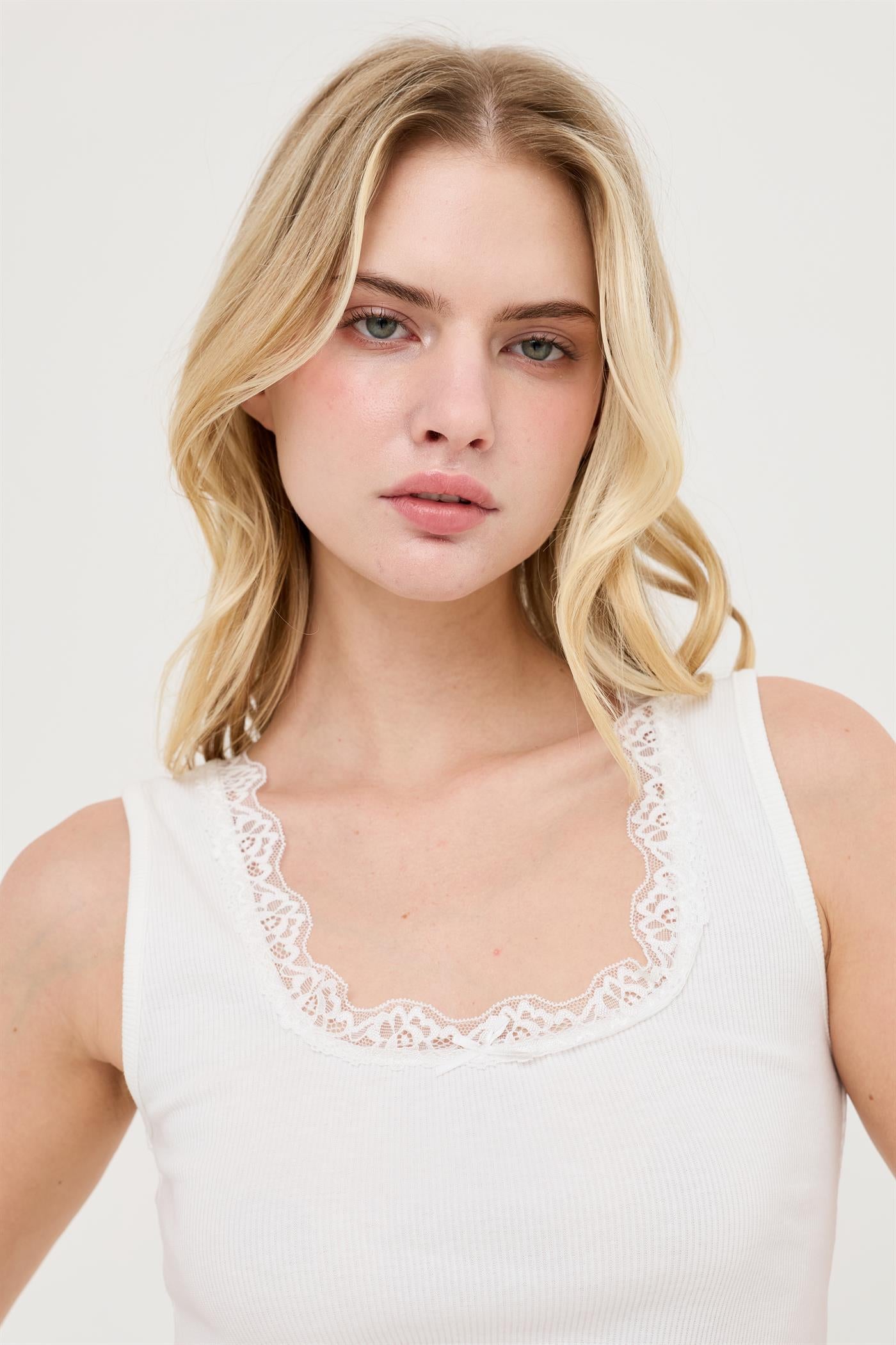 Wholesale Lace Trim Ribbed Tank Top Clothing Tops HF26A295 WHITE HYFVE