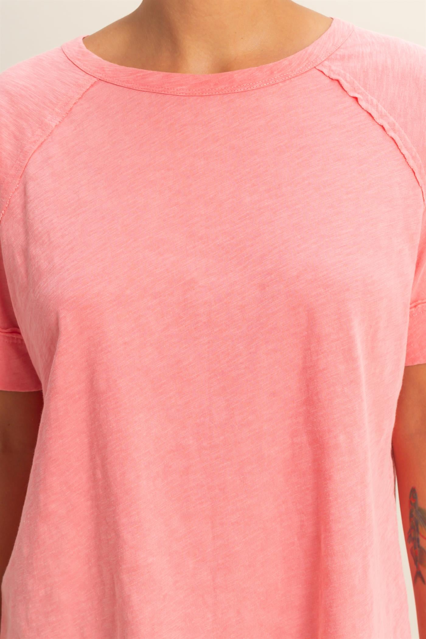 Wholesale Acid Wash Raw Seam Raglan Short Sleeve Tee Clothing Tops DZ26A655 TAFFY PINK HYFVE