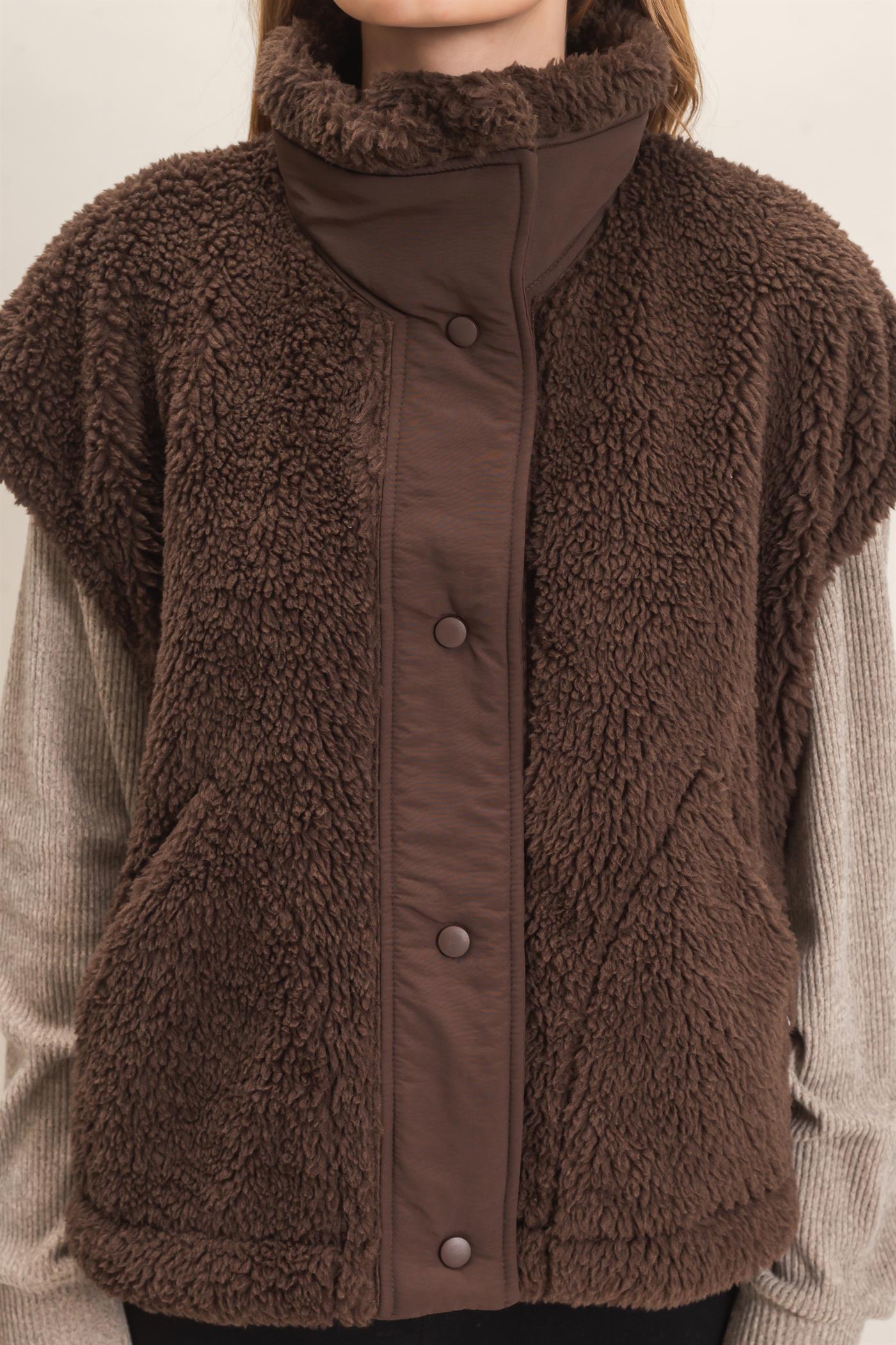Wholesale Sherpa Vest With Snap Closure Outerwear HF26F131-D BROWN HYFVE
