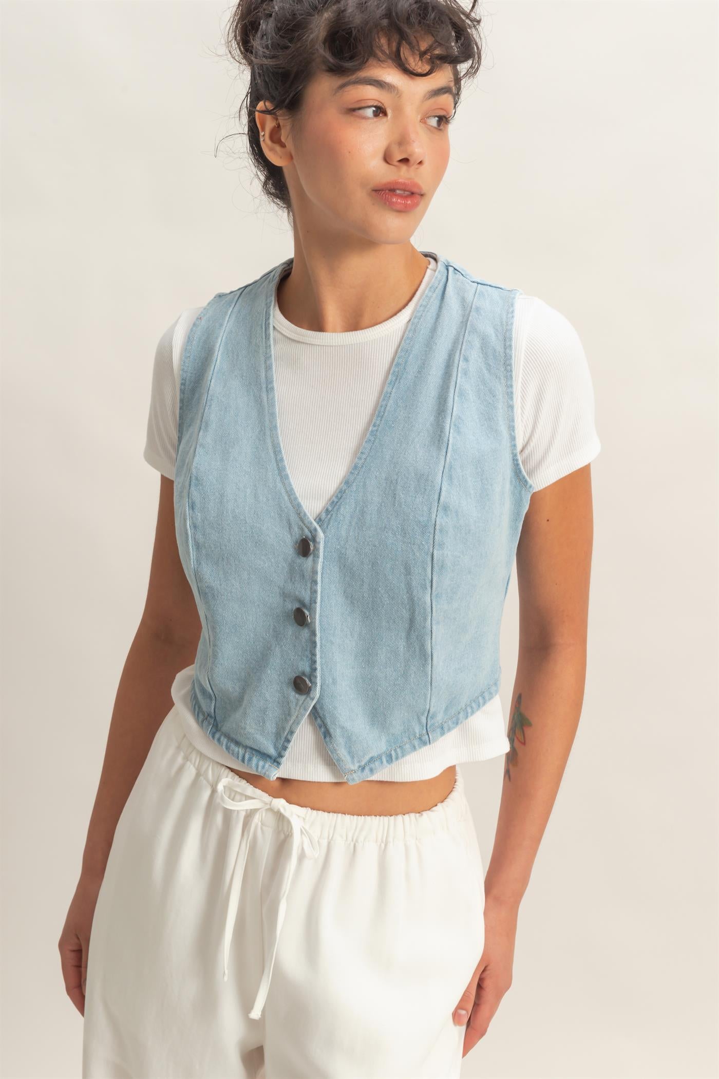 Wholesale V-Neck Sleeveless Denim Vest Clothing Tops DZ26C736 LIGHT BLUE DOUBLE ZERO