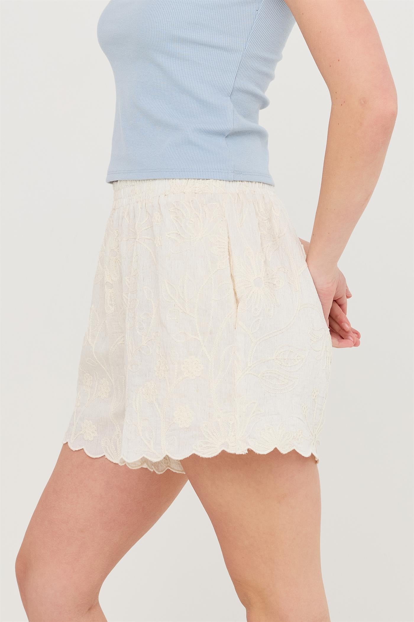 Wholesale Embroidered Scallop Hem Shorts Shorts HF26E391-D CREAM HYFVE
