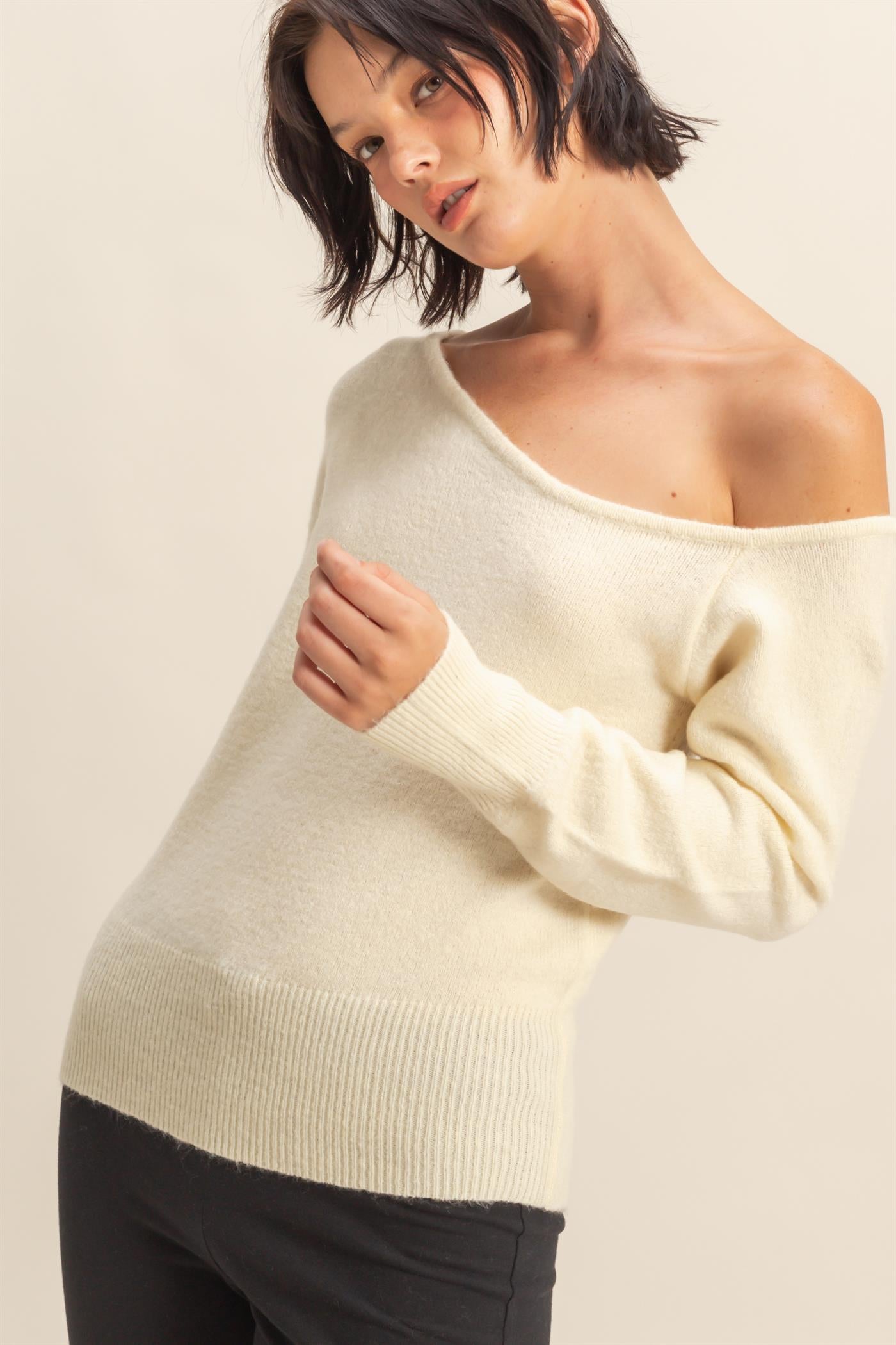 Wholesale Asymmetric Off-Shoulder Sweater Sweaters DZ25F121 CREAM DOUBLE ZERO