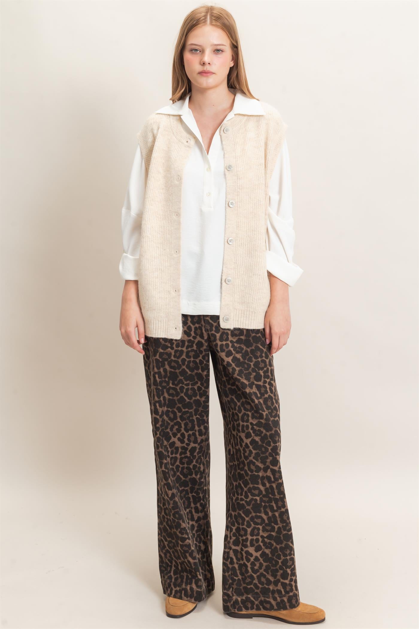 Wholesale Sleeveless Button-Up Sweater Vest Sweaters HF26E304 OATMEAL HYFVE