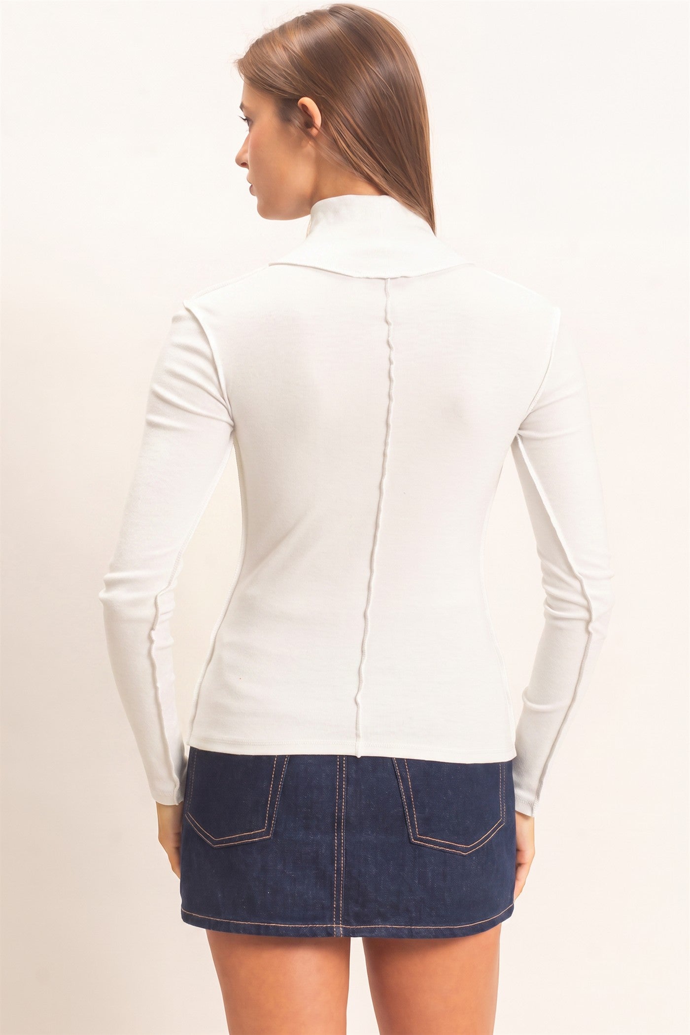 Wholesale Turtleneck Exposed Seam Long Sleeve Top Clothing Tops DZ26F241 WHITE HYFVE