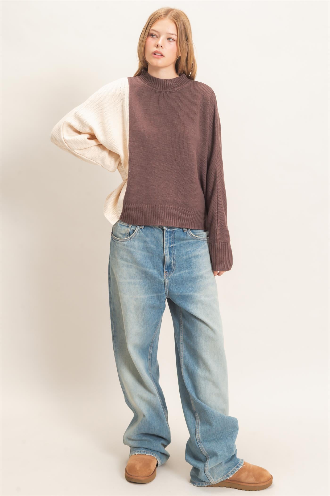 Wholesale Two-Tone Knit Sweater Sweaters HF26F184 BROWN HYFVE