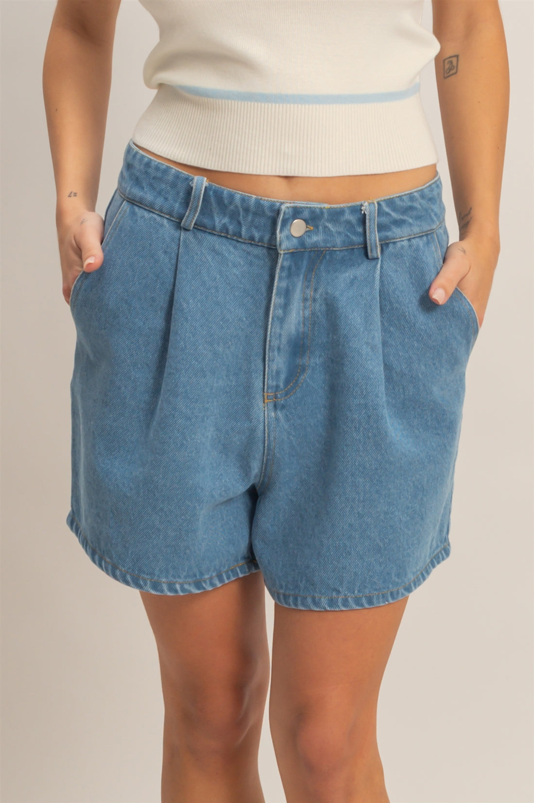 Wholesale Enzyme Wash Denim Shorts Shorts HF26A152-D L.BLUE HYFVE