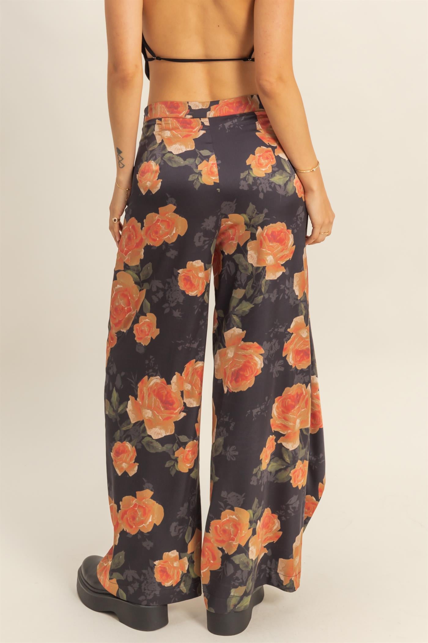 Wholesale Elegant Floral Printed Pants Pants HF25E742 BLACK HYFVE