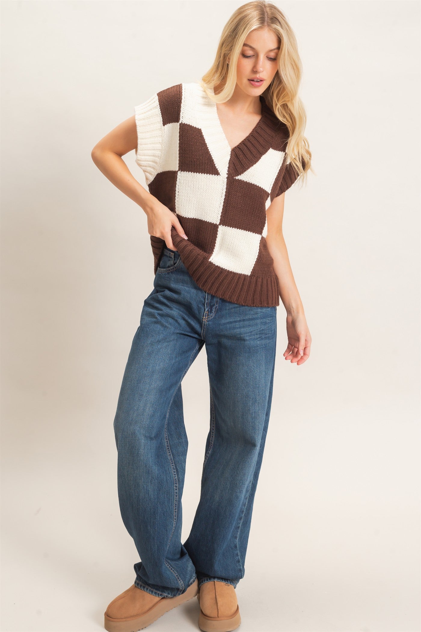 Wholesale Ribbed V-Neck Checkered Sweater Vest Sweaters HF26F180 BROWN HYFVE
