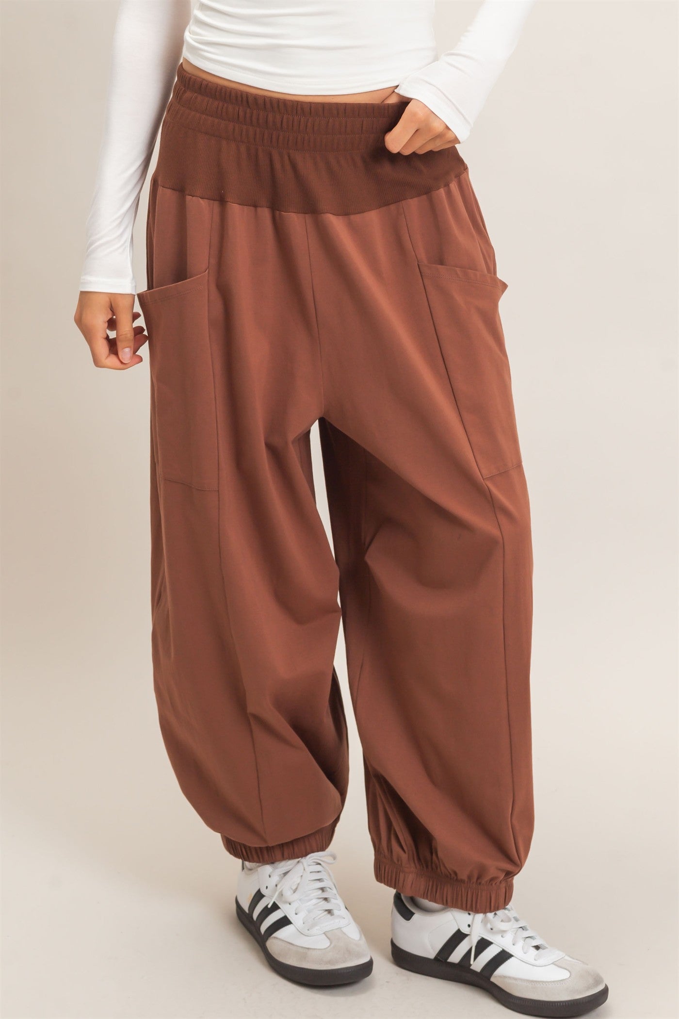 Wholesale Elastic Waistband Jogger Pants Joggers HF26F295 CHOCOLATE HYFVE
