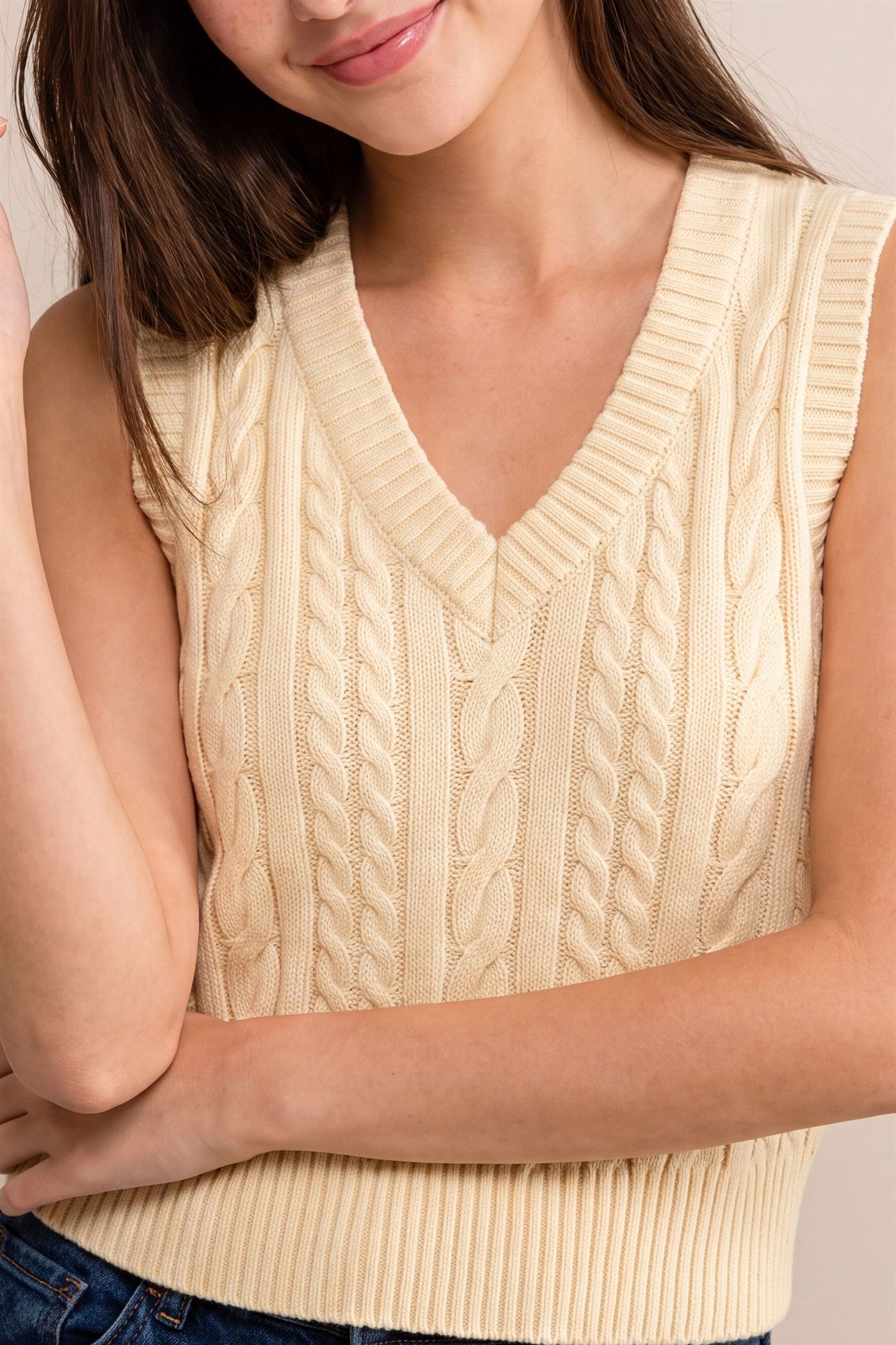 Wholesale Cable Knit V-Neck Sweater Vest Sweaters DZ26E548 CREAM DOUBLE ZERO