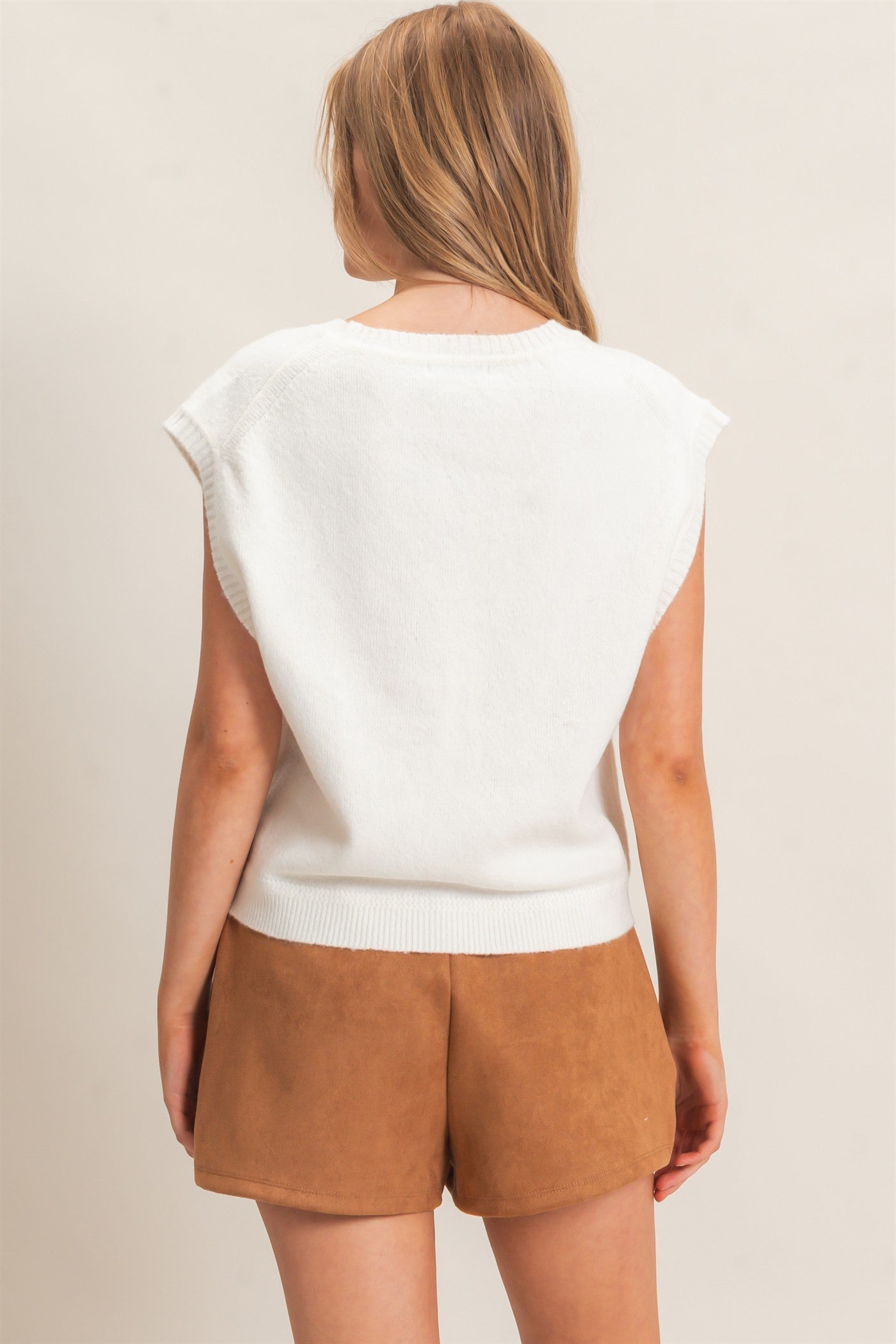 Wholesale V-Neck Buttoned Sweater Vest Sweaters HF26E349 OFF WHITE HYFVE