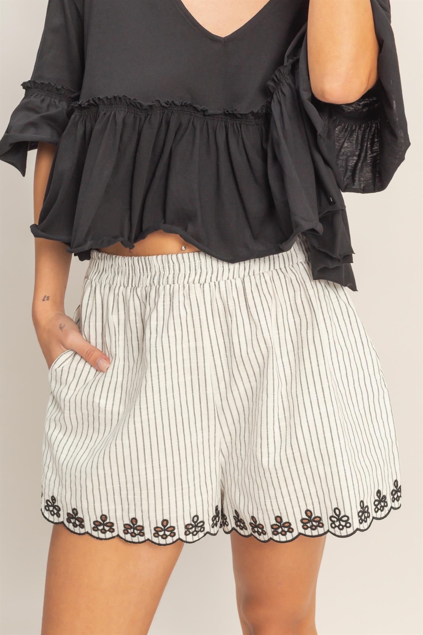 Wholesale Striped Embroidered Shorts Shorts HF26C146 OFF WHITE HYFVE