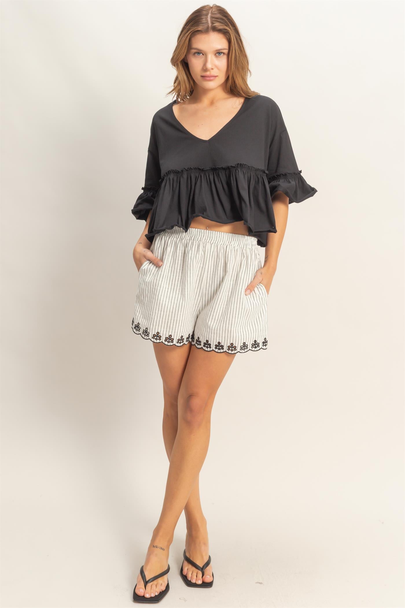 Wholesale Striped Embroidered Shorts Shorts HF26C146 OFF WHITE HYFVE