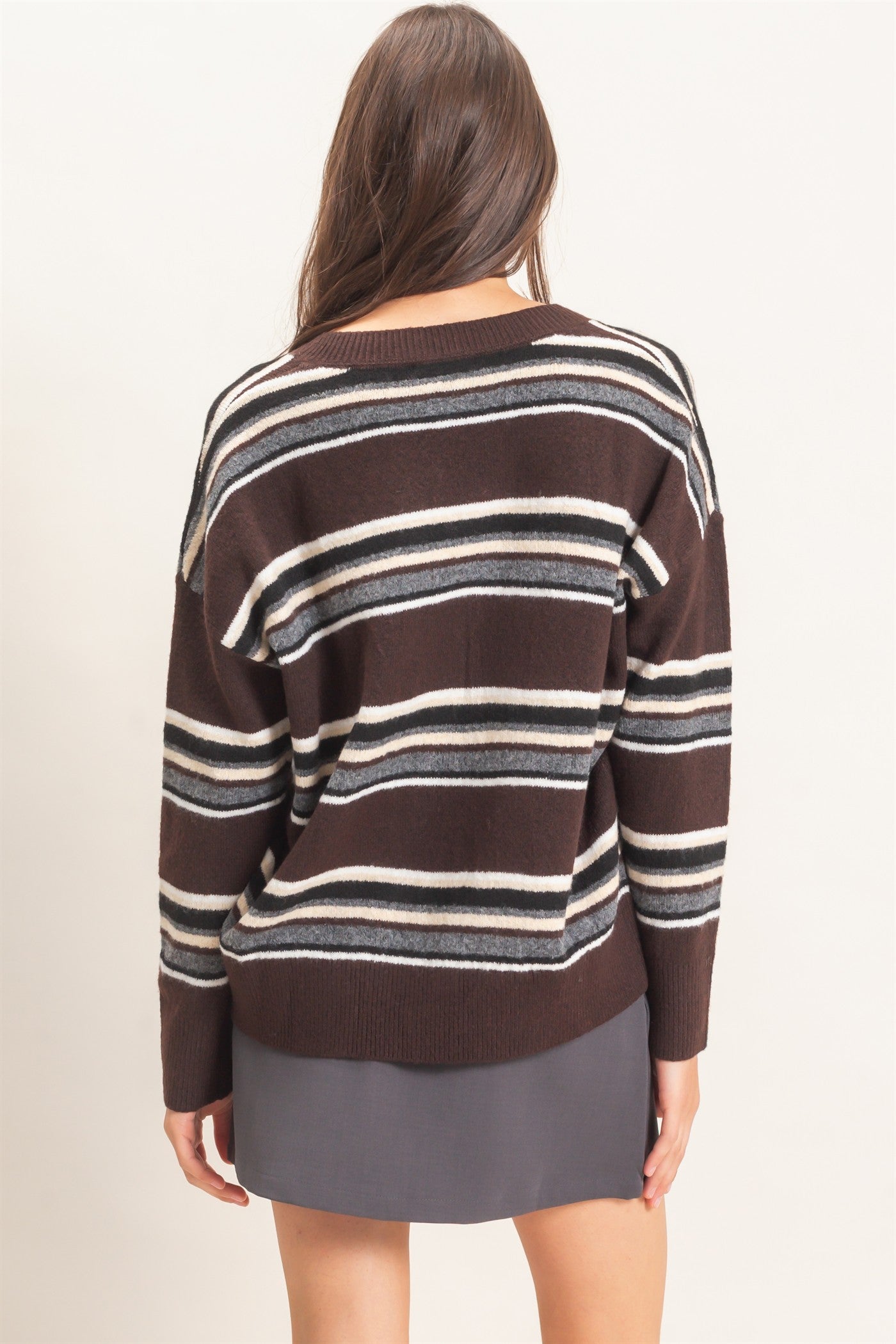 Wholesale V-Neck Striped Sweater Sweaters HF26E476 DARK BROWN HYFVE