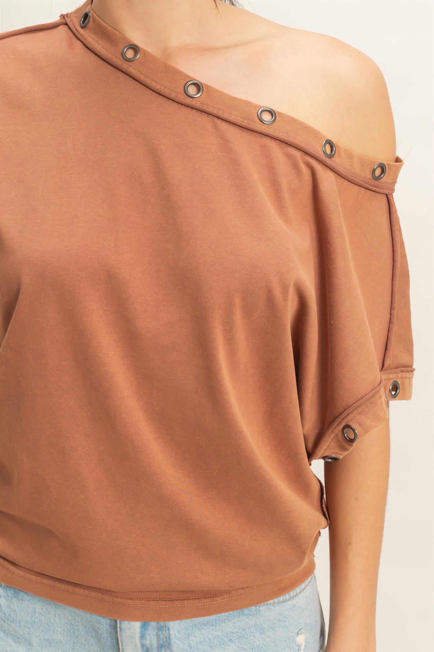 Wholesale Off Shoulder Top With Eyelets T-Shirts HF26E794 SIENNA HYFVE