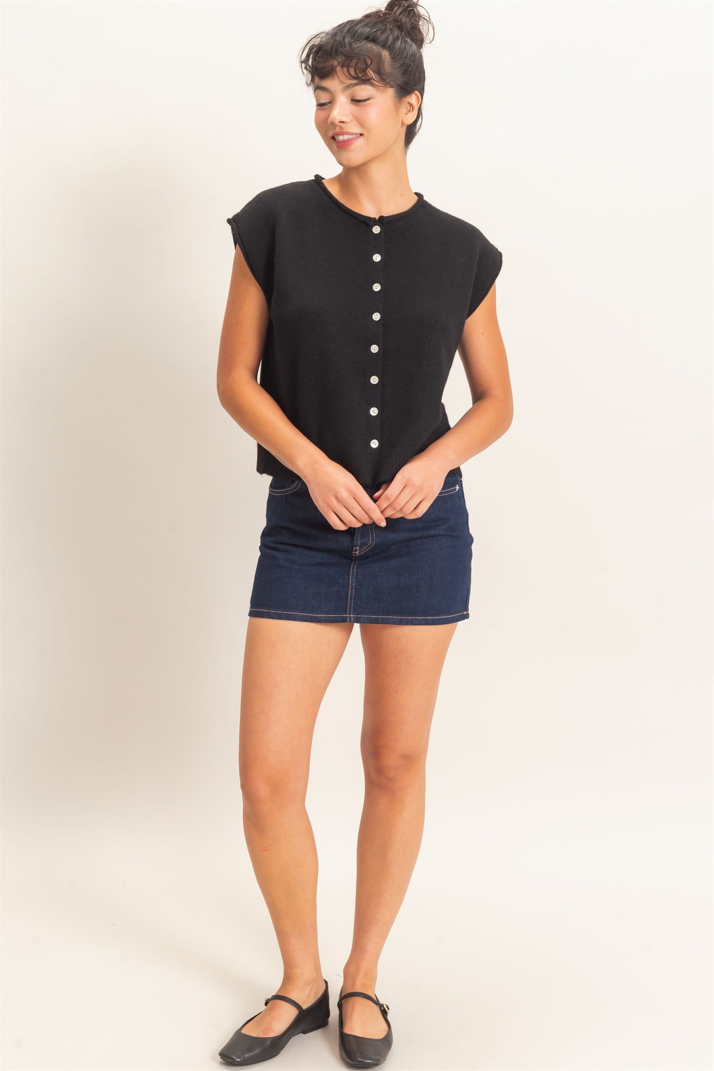 Wholesale Rolled Edge Button Front Sweater Vest Sweaters DZ26E239 BLACK DOUBLE ZERO