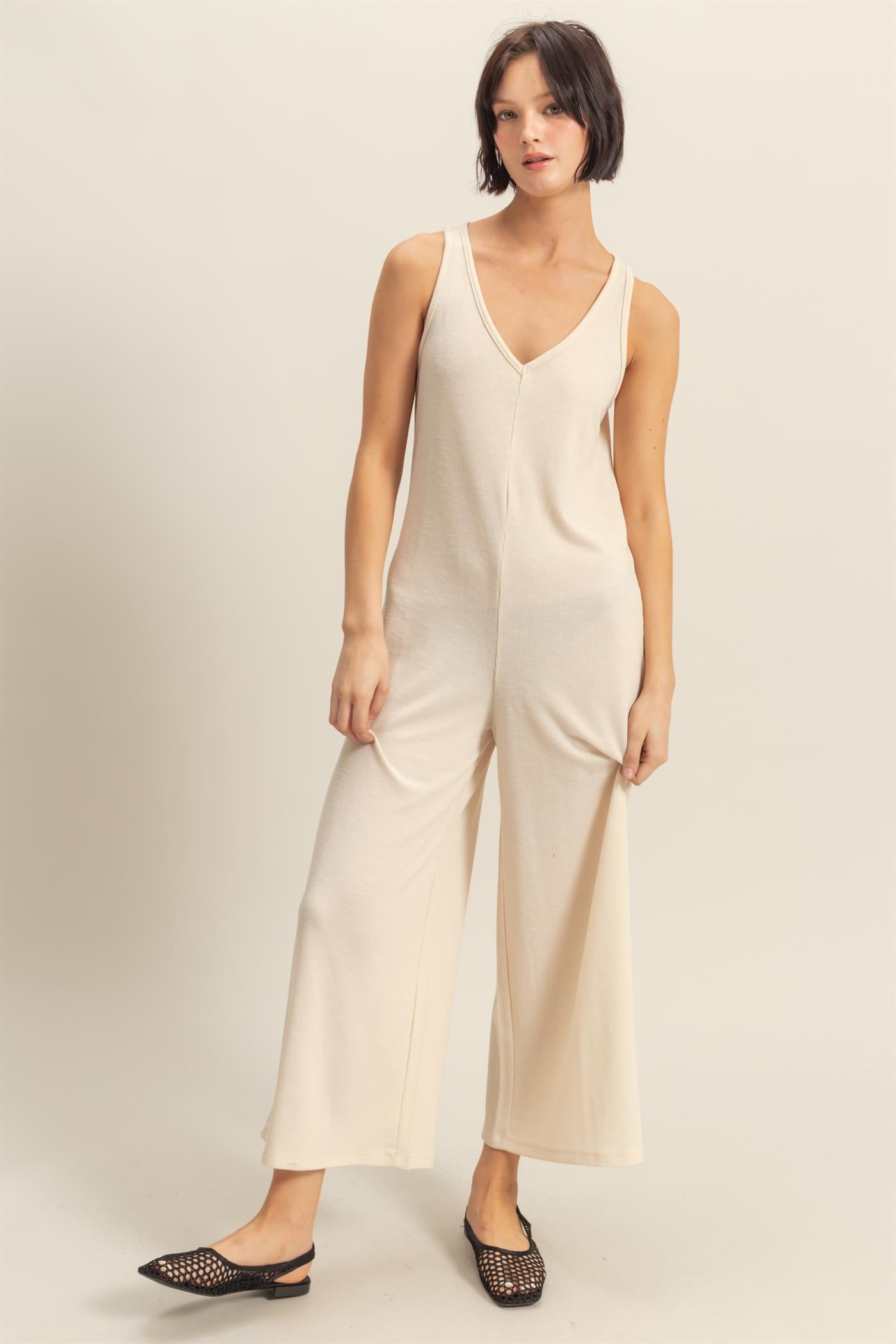 Wholesale V-Neck Sleeveless Wide Leg Jumpsuit Clothing DZ25C805 ALPACA DOUBLE ZERO