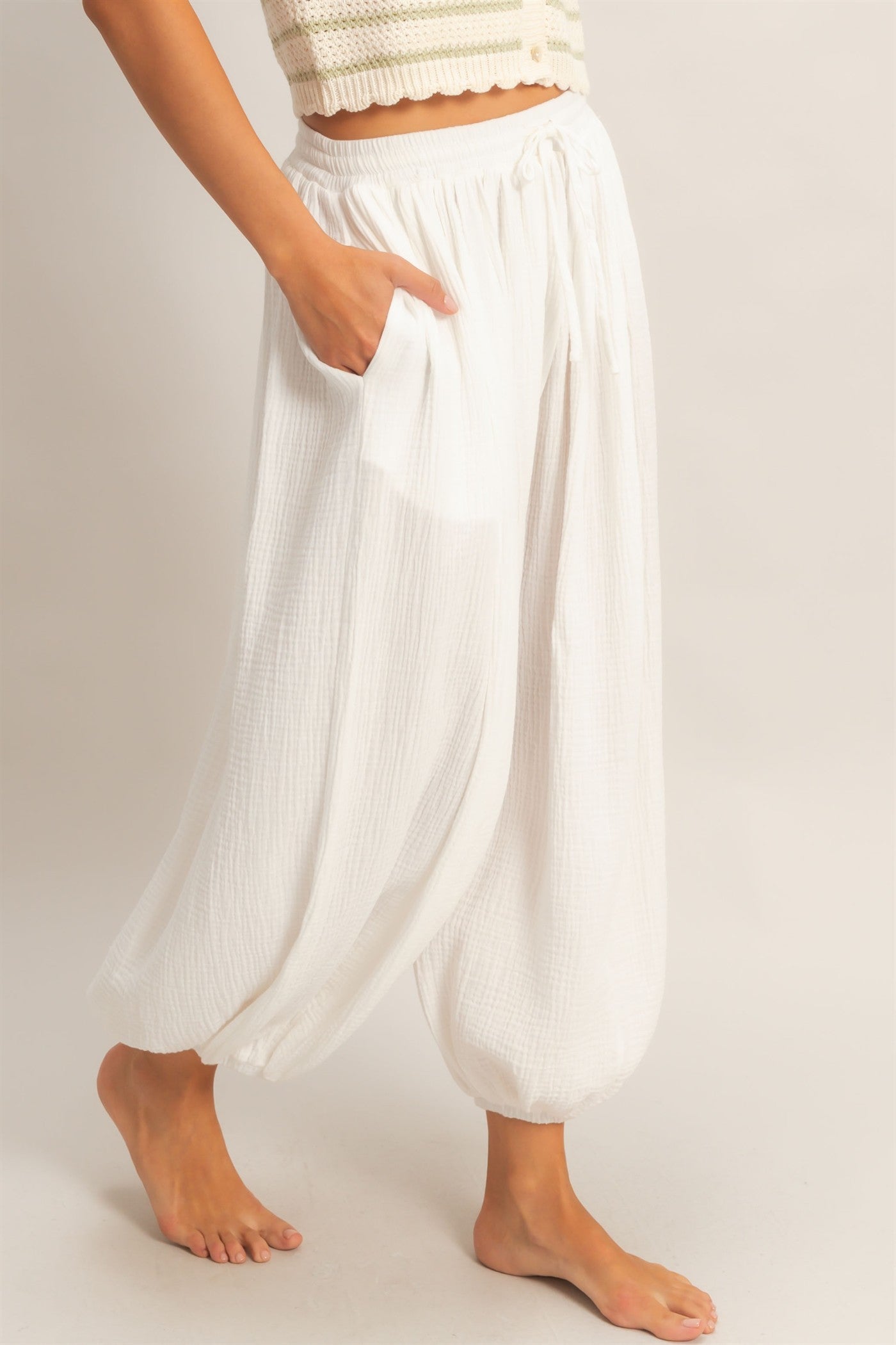 Wholesale Gauzed Elastic Waist Balloon Joggers Pants Pants HF26C320 OFF WHITE HYFVE