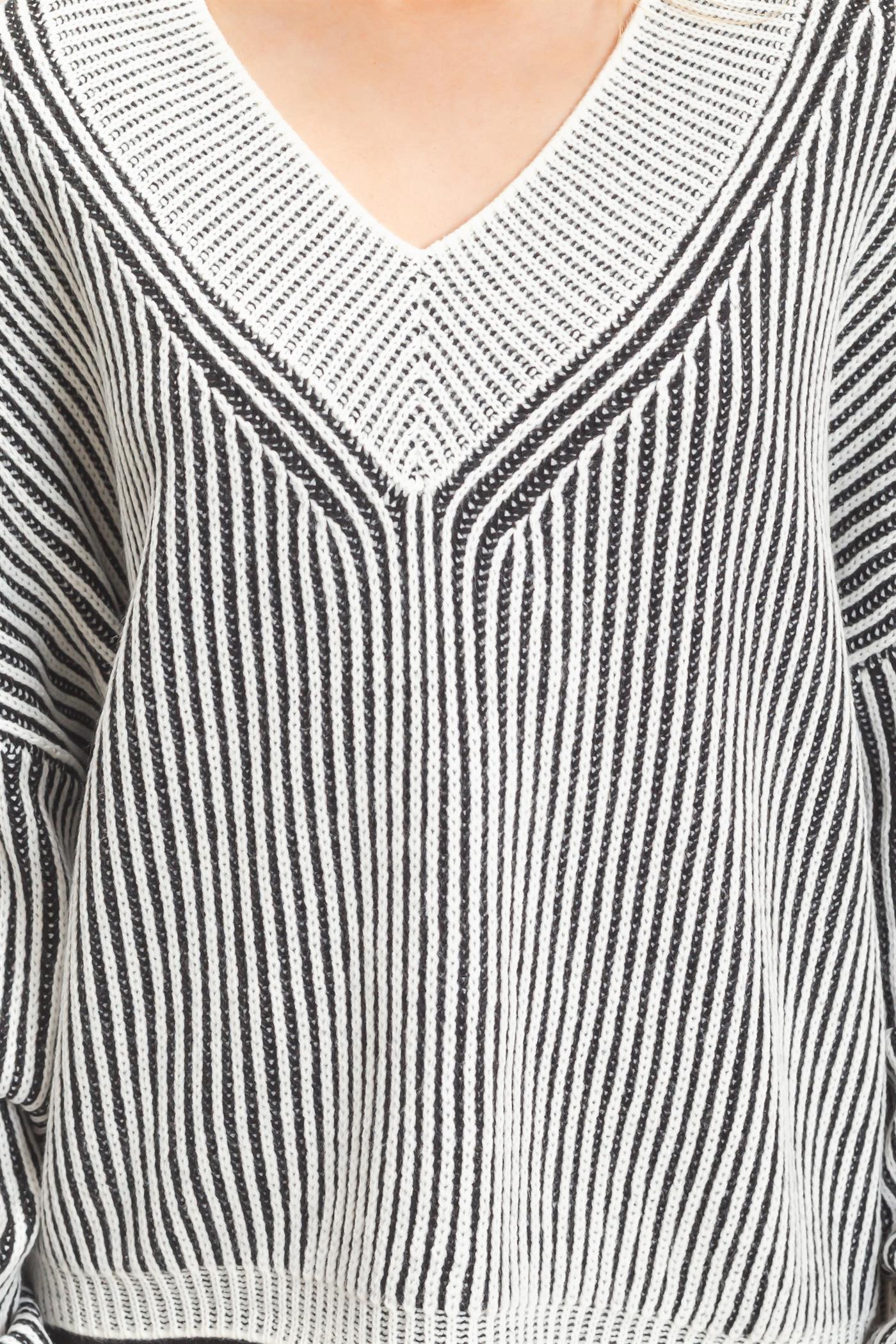 Wholesale Striped V-Neck Ribbed Sweater Sweaters HF26F202 BLACK HYFVE