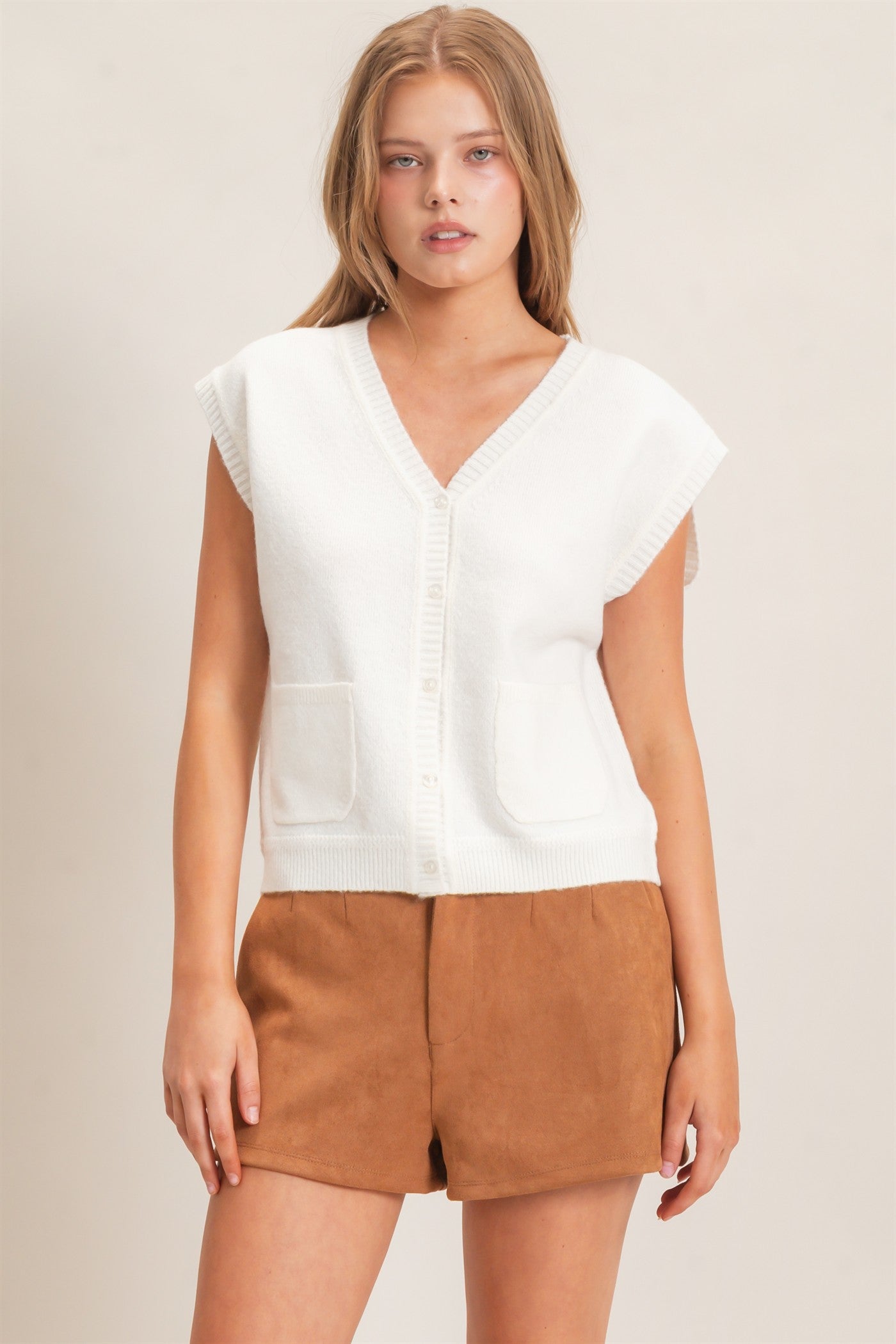 Wholesale V-Neck Buttoned Sweater Vest Sweaters HF26E349 OFF WHITE HYFVE