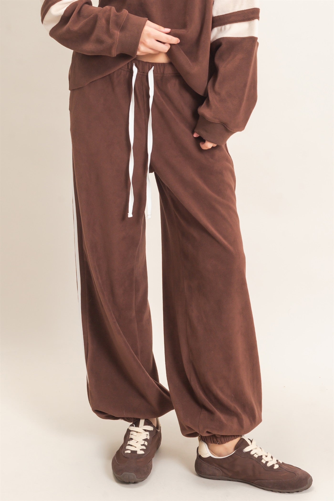 Wholesale Drawstring Waist Jogger Pants Joggers HF26E424-D CHOCOLATE HYFVE