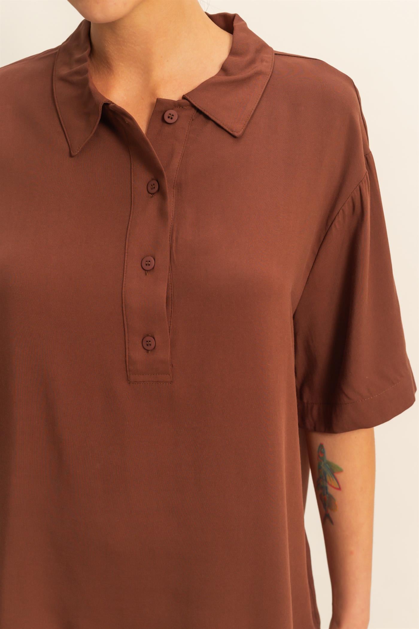 Wholesale Woven Half Button-Up Relaxed Top Clothing Tops DZ25C814 CHESTNUT DOUBLE ZERO